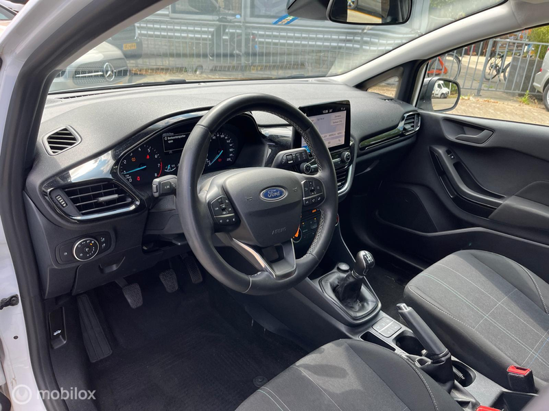 Ford Fiesta 1.1 Black & White Edition — photo 21