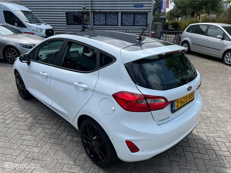 Ford Fiesta 1.1 Black & White Edition — photo 6