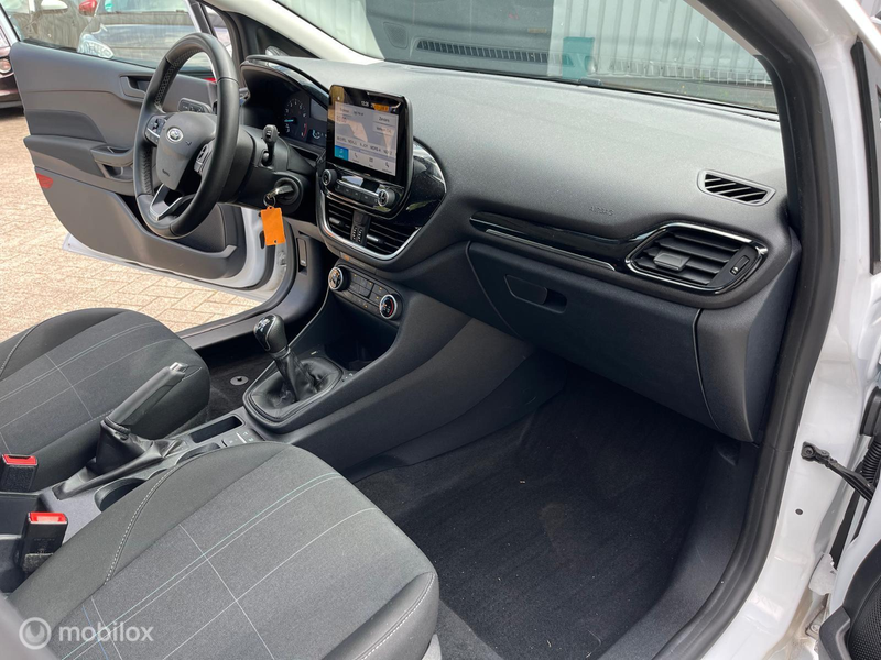 Ford Fiesta 1.1 Black & White Edition — photo 16