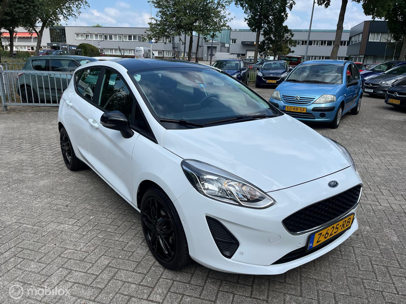 Ford Fiesta 1.1 Black & White Edition — photo 4