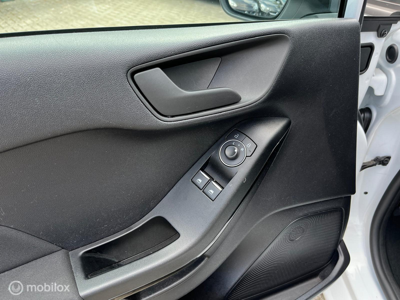 Ford Fiesta 1.1 Black & White Edition — photo 20