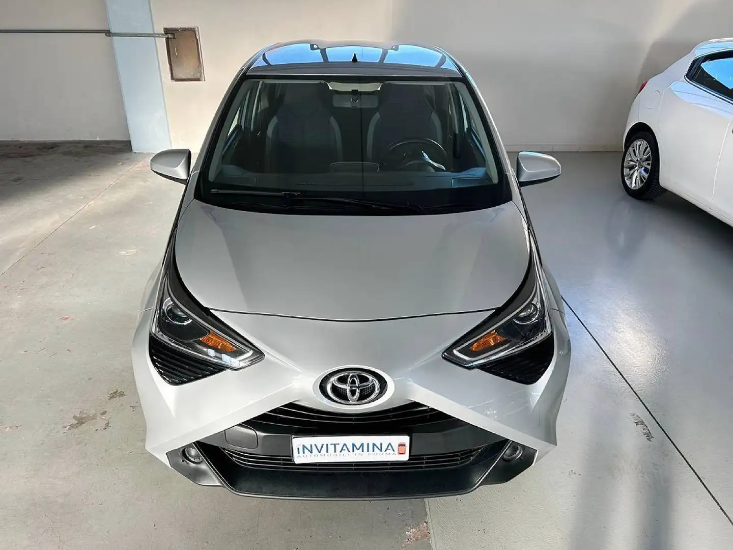 Toyota Aygo 1.0 VVT-i 72cv 5 porte x-cool Grigio - 2