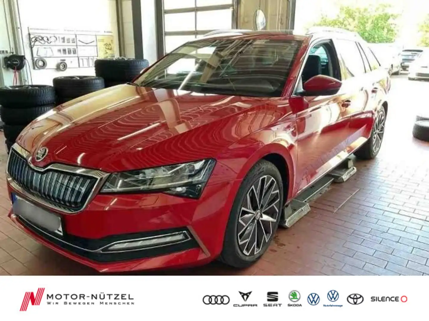 Skoda Superb Combi iV L&K MATRIX+NAVI+AHK+PANO+CANTON Rot - 1