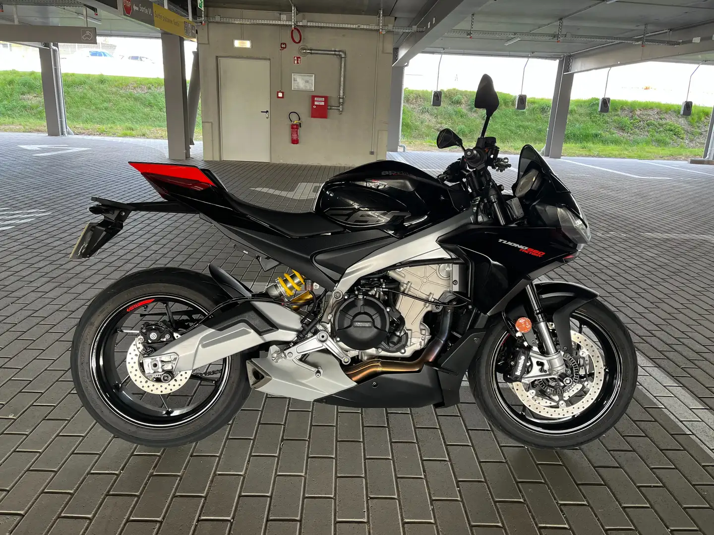 Aprilia Tuono 660 Factory (2022) Negru - 2