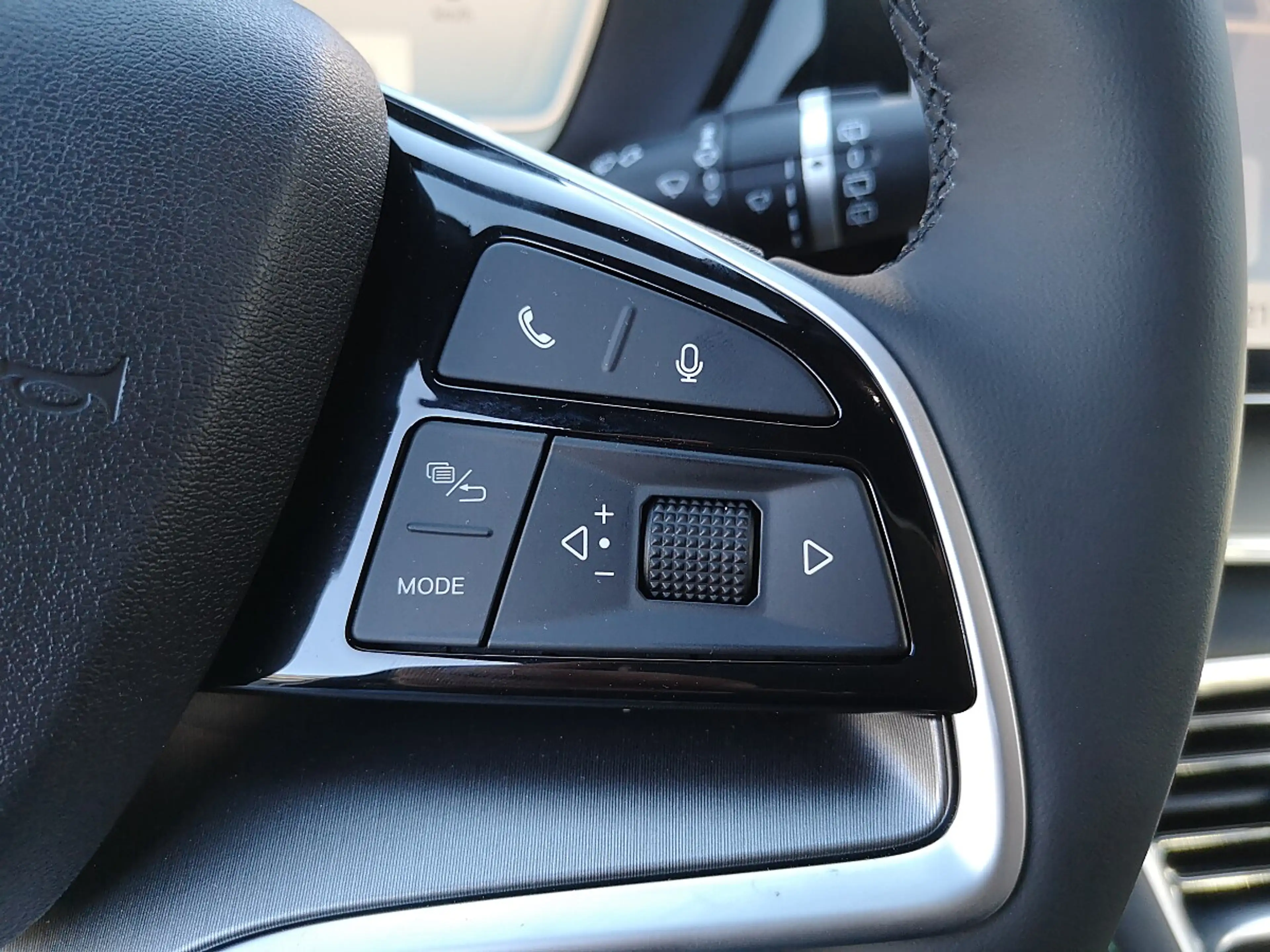 BYD Seal U PHEV Design AWD — photo 14