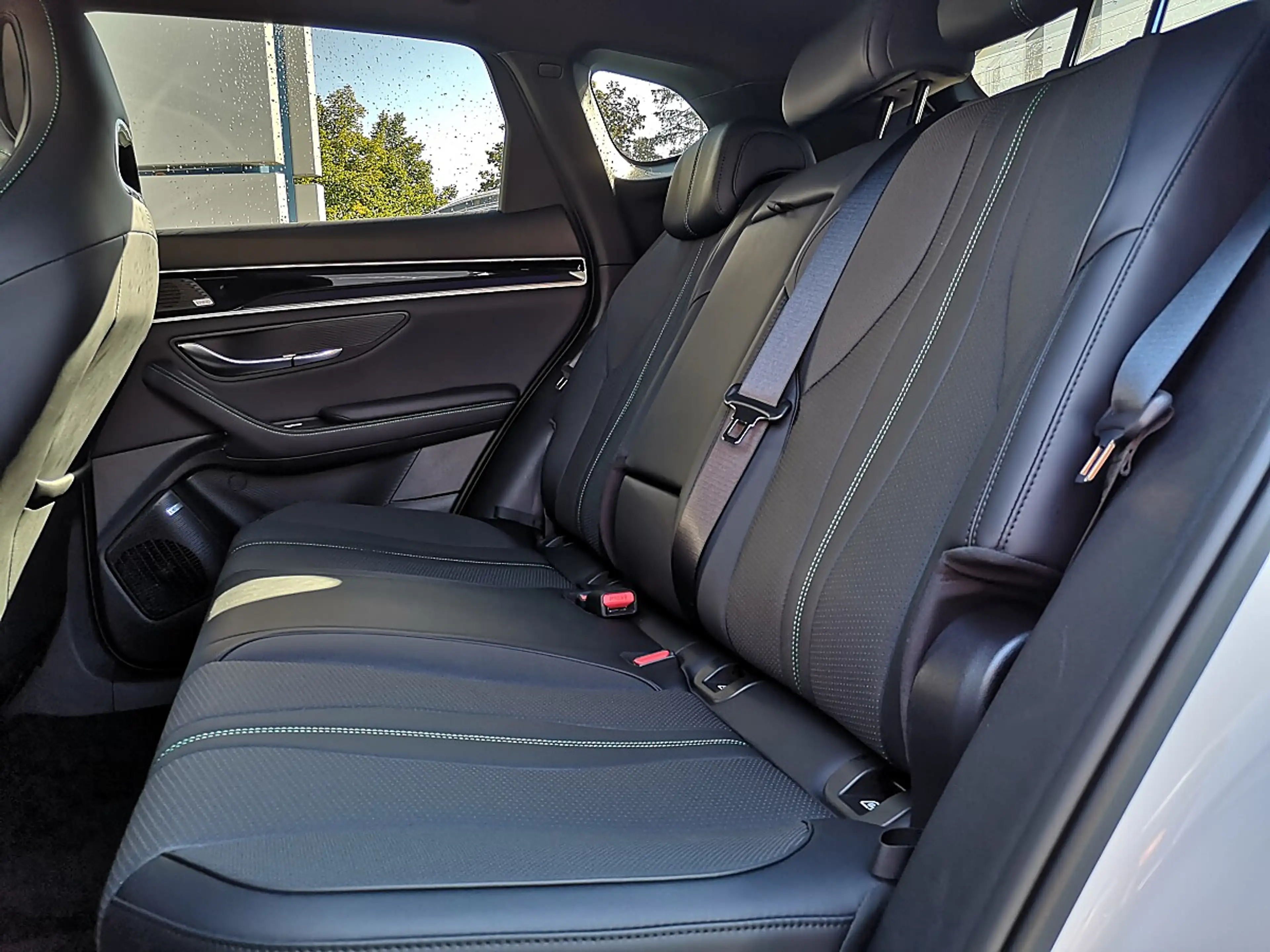 BYD Seal U PHEV Design AWD — photo 9
