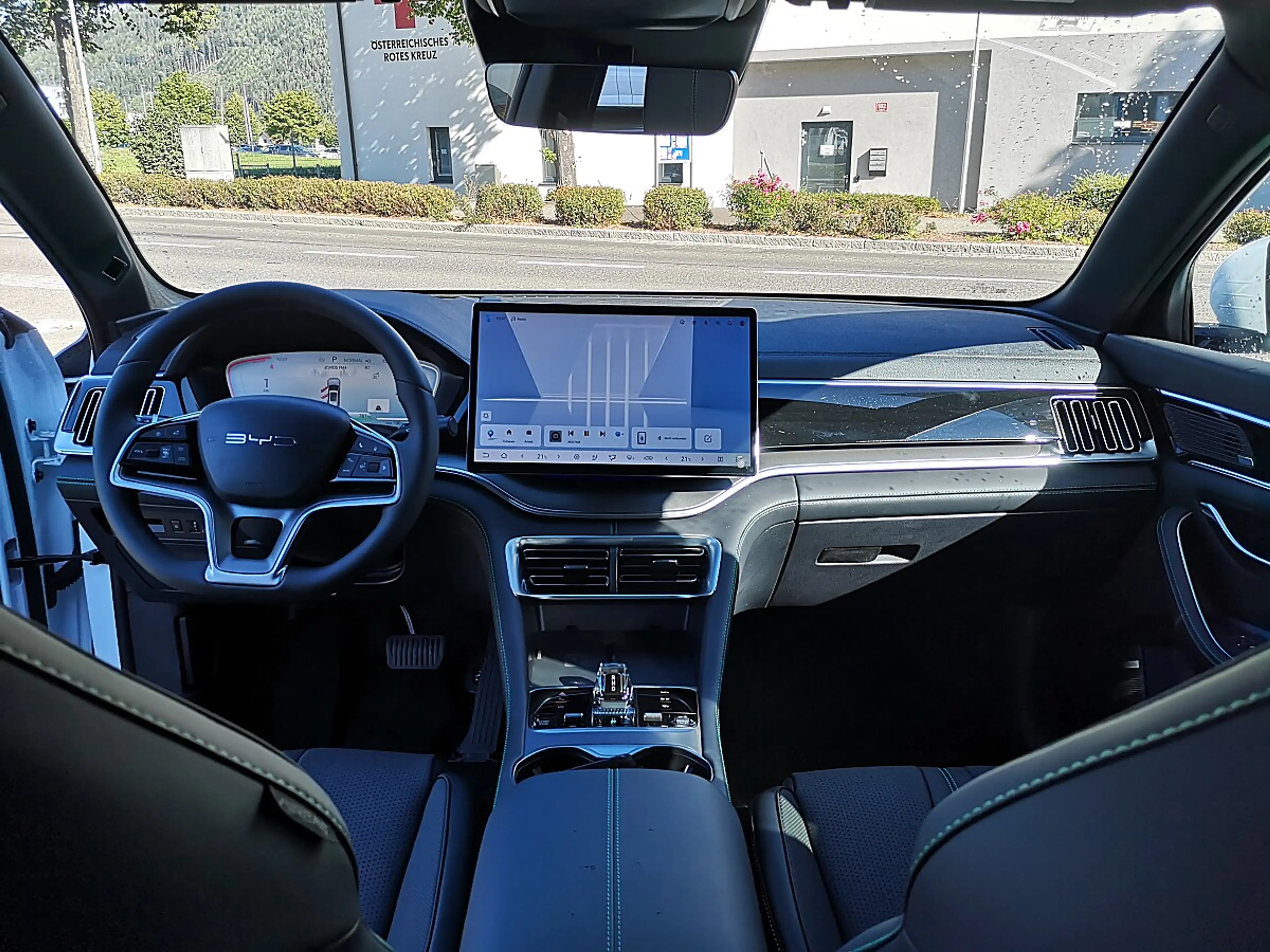 BYD Seal U PHEV Design AWD — photo 10