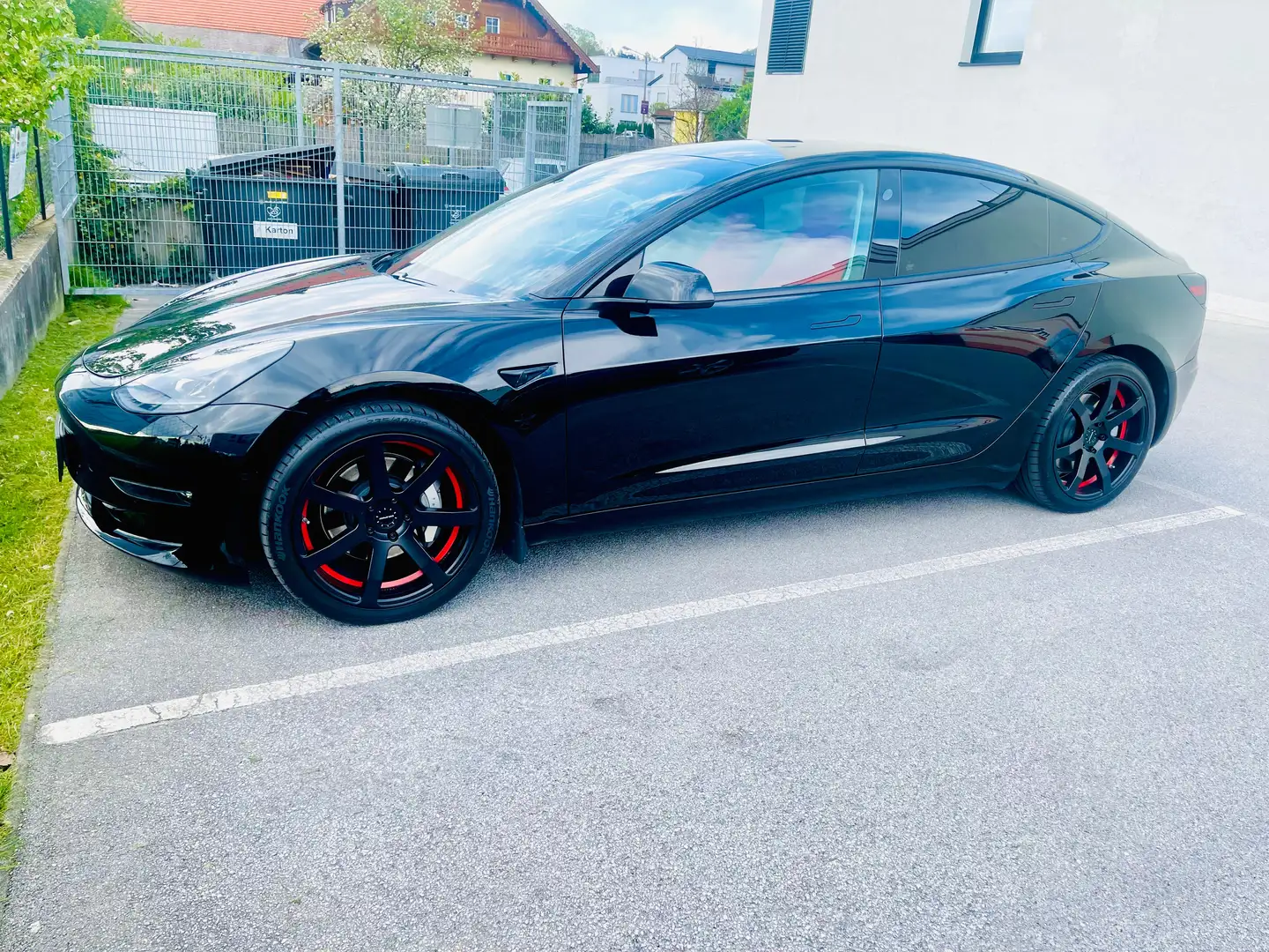Tesla Model 3 Long Range Schwarz - 2