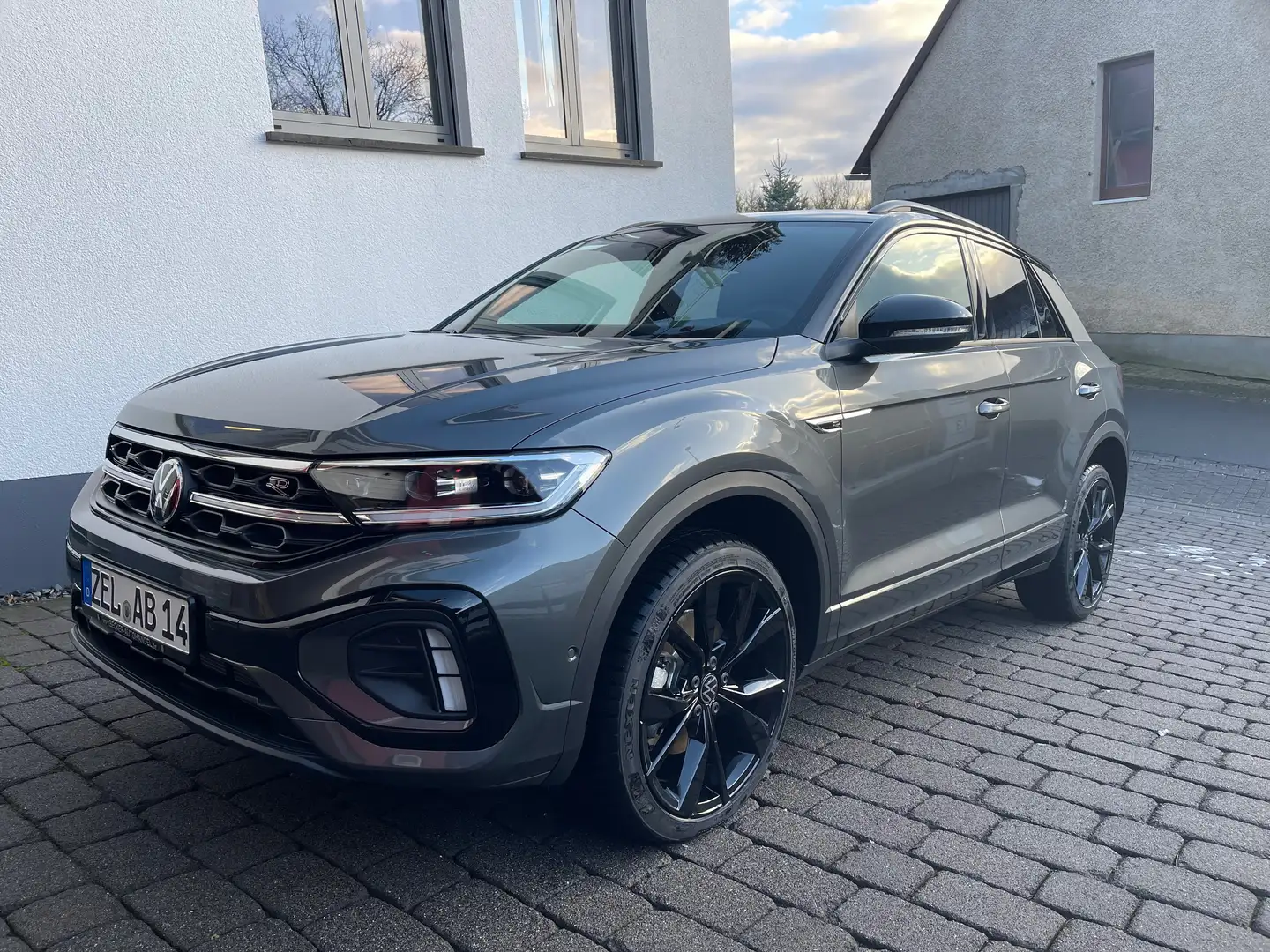 Volkswagen T-Roc R-Line 4Motion PANO/BEATS/LED/BLACK STYLE/IQ-DRIVE Gris - 1