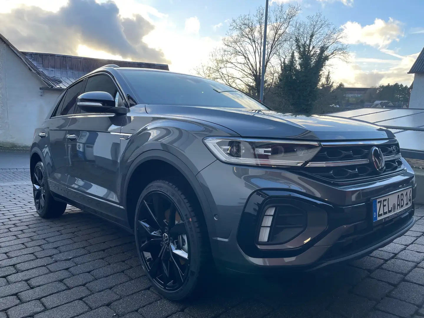 Volkswagen T-Roc R-Line 4Motion PANO/BEATS/LED/BLACK STYLE/IQ-DRIVE Gris - 2
