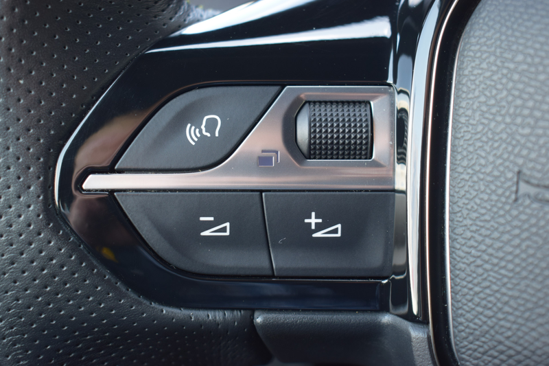 Peugeot e-2008 EV GT 50 kWh | 360° Camera | Climate + Cruise Cont — photo 8