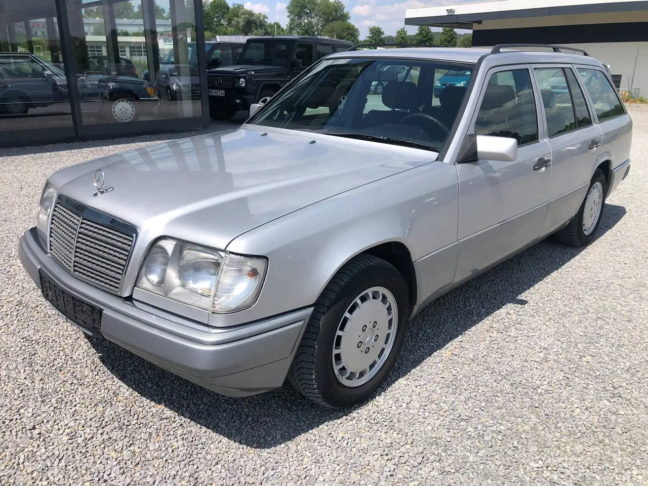 Mercedes-Benz E 200 T Automatik*AHK*Klimaanlage*Tempomat*, foto 1