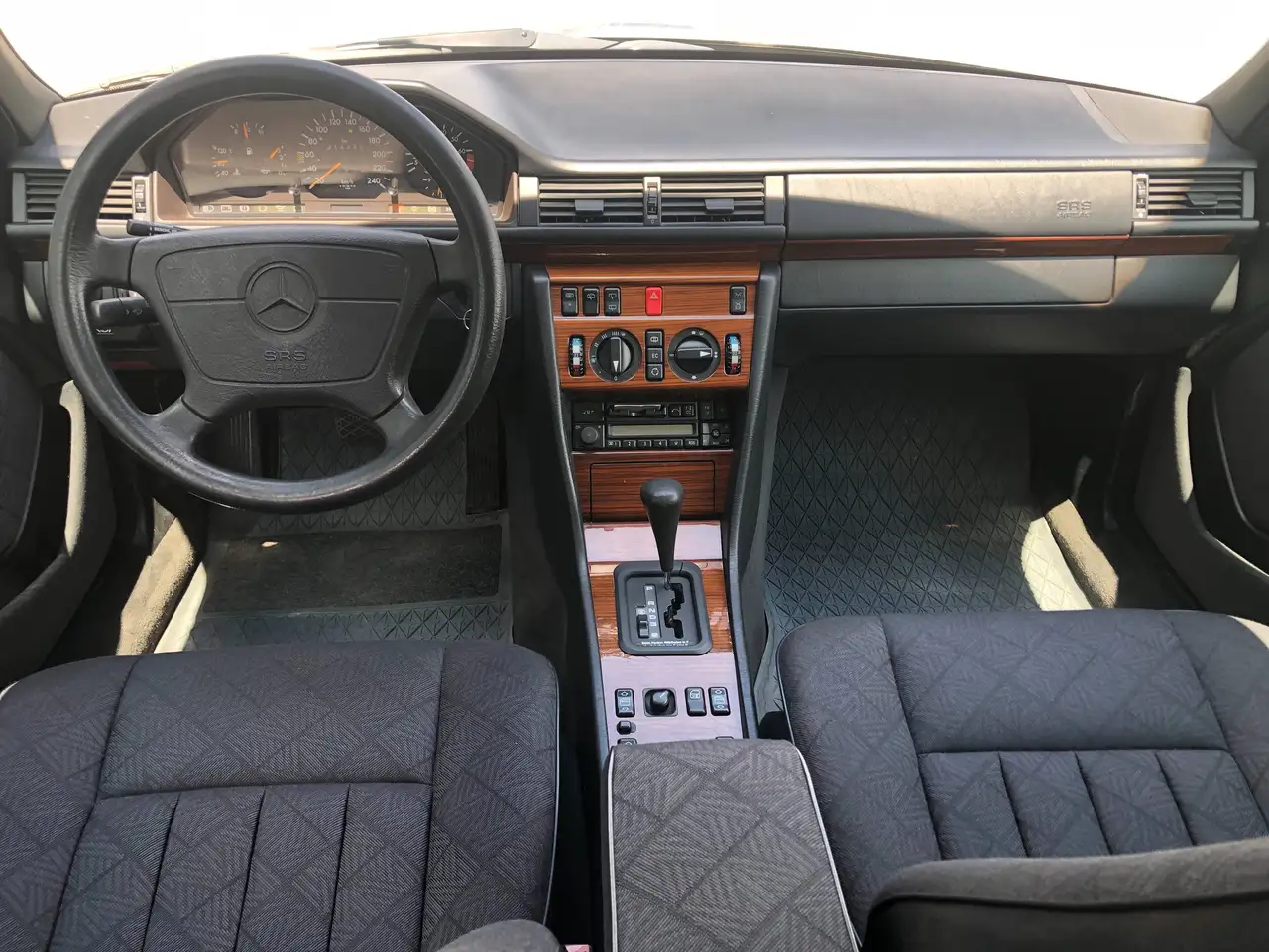 Mercedes-Benz E 200 T Automatik*AHK*Klimaanlage*Tempomat*, foto 11