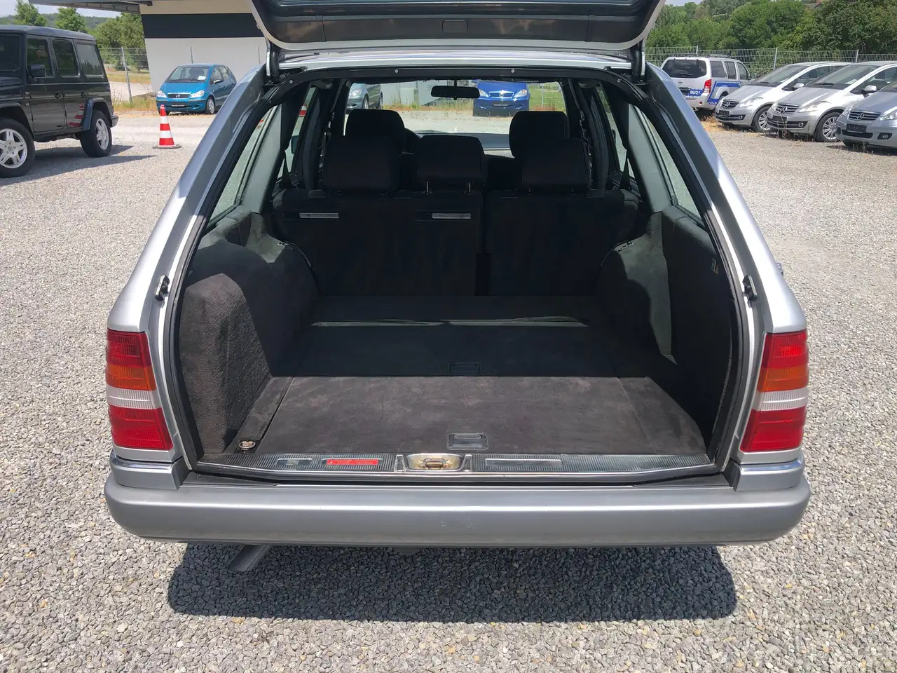 Mercedes-Benz E 200 T Automatik*AHK*Klimaanlage*Tempomat*, foto 6