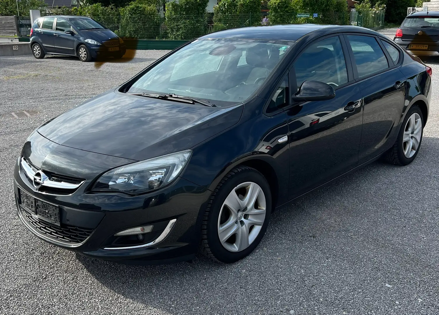Opel Astra Astra 1,4 Turbo Ecotec Edition Schwarz - 1