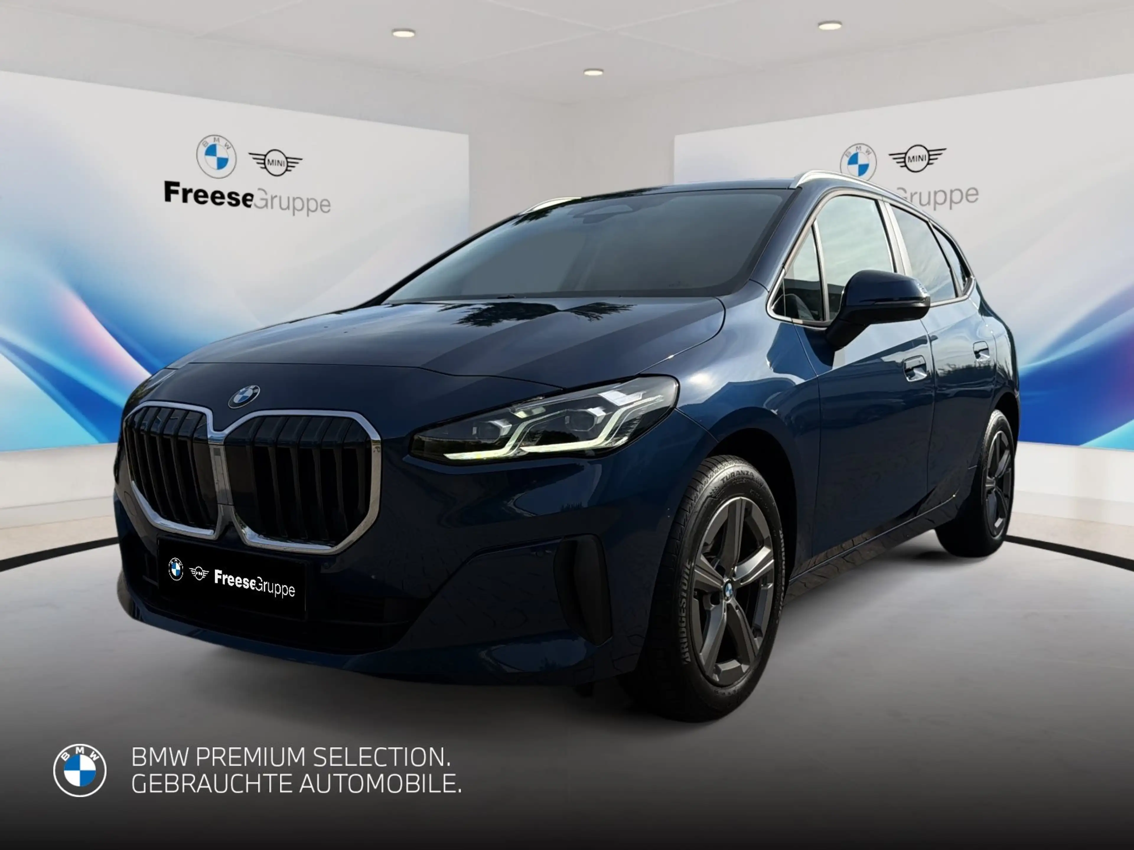 BMW 220 i Active Tourer AHK PANO RFK HIFI LED SHZ DAB