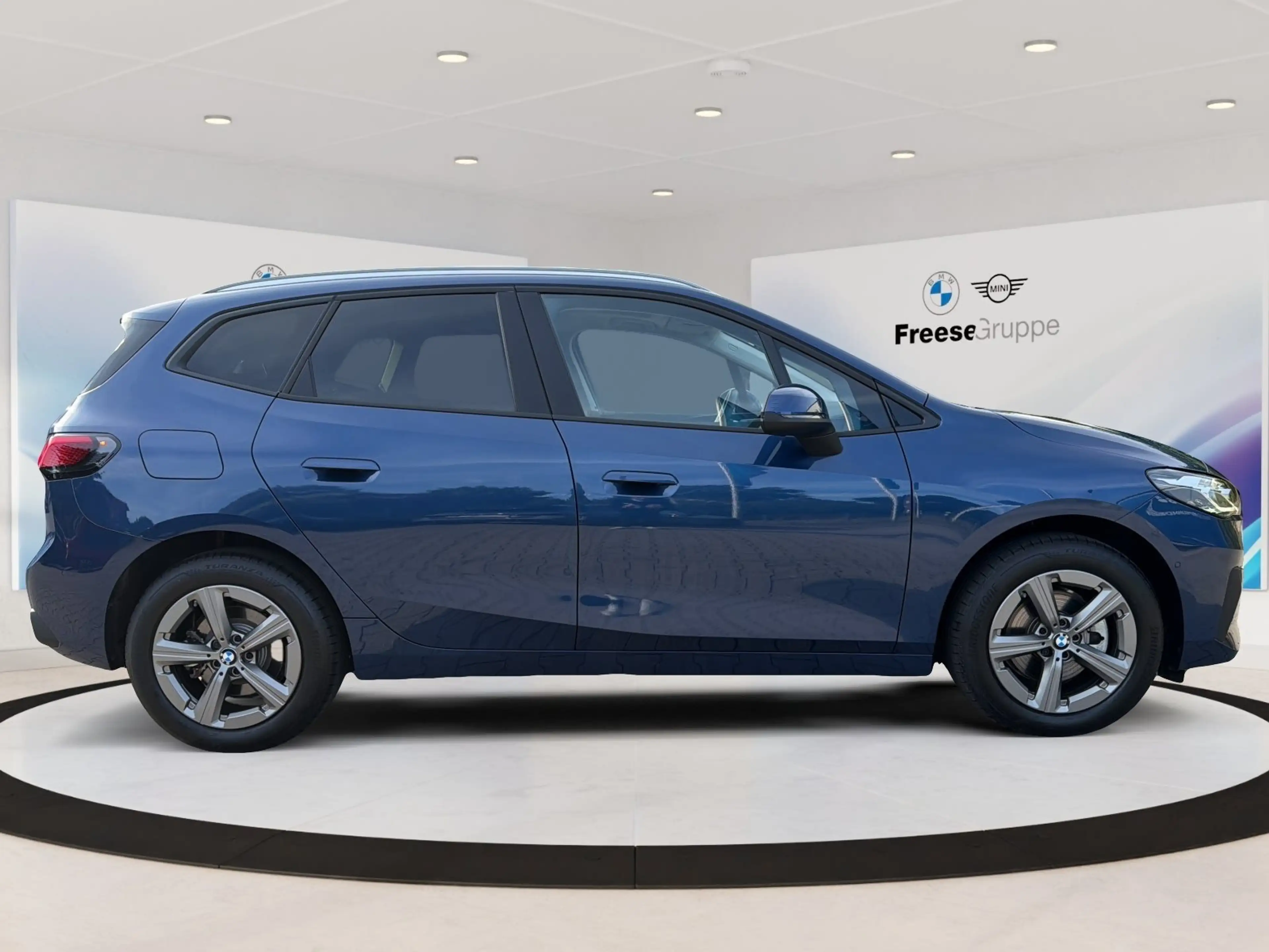 BMW 220 i Active Tourer AHK PANO RFK HIFI LED SHZ DAB — photo 7
