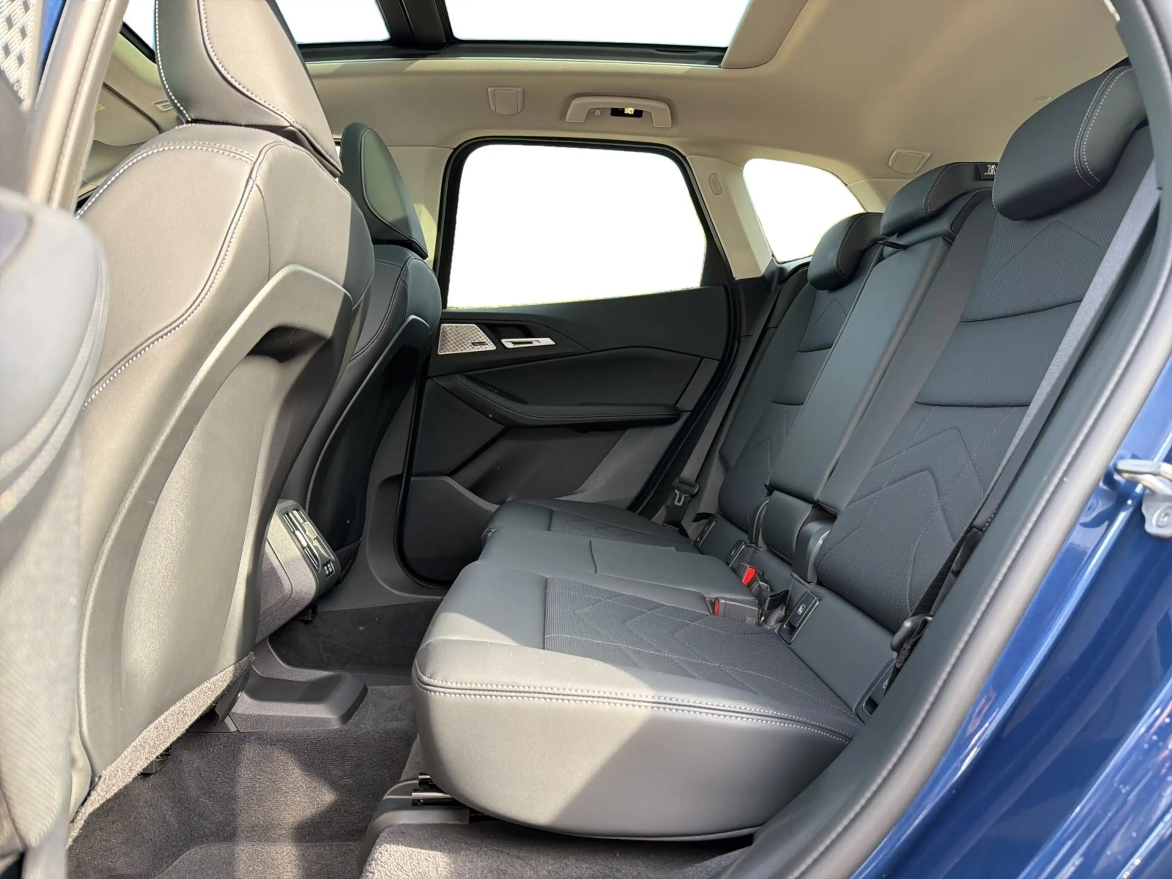 BMW 220 i Active Tourer AHK PANO RFK HIFI LED SHZ DAB — photo 18