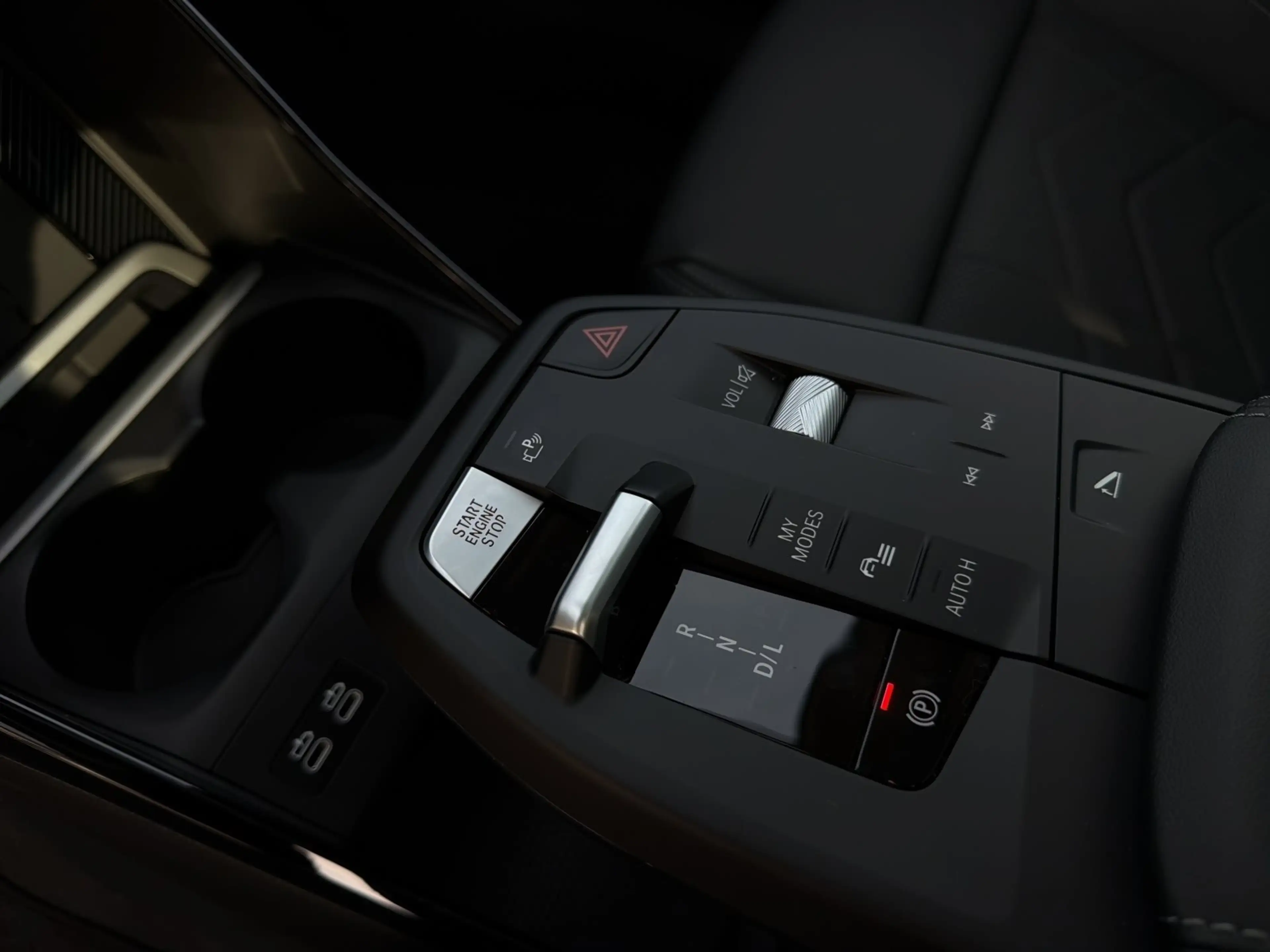 BMW 220 i Active Tourer AHK PANO RFK HIFI LED SHZ DAB — photo 13