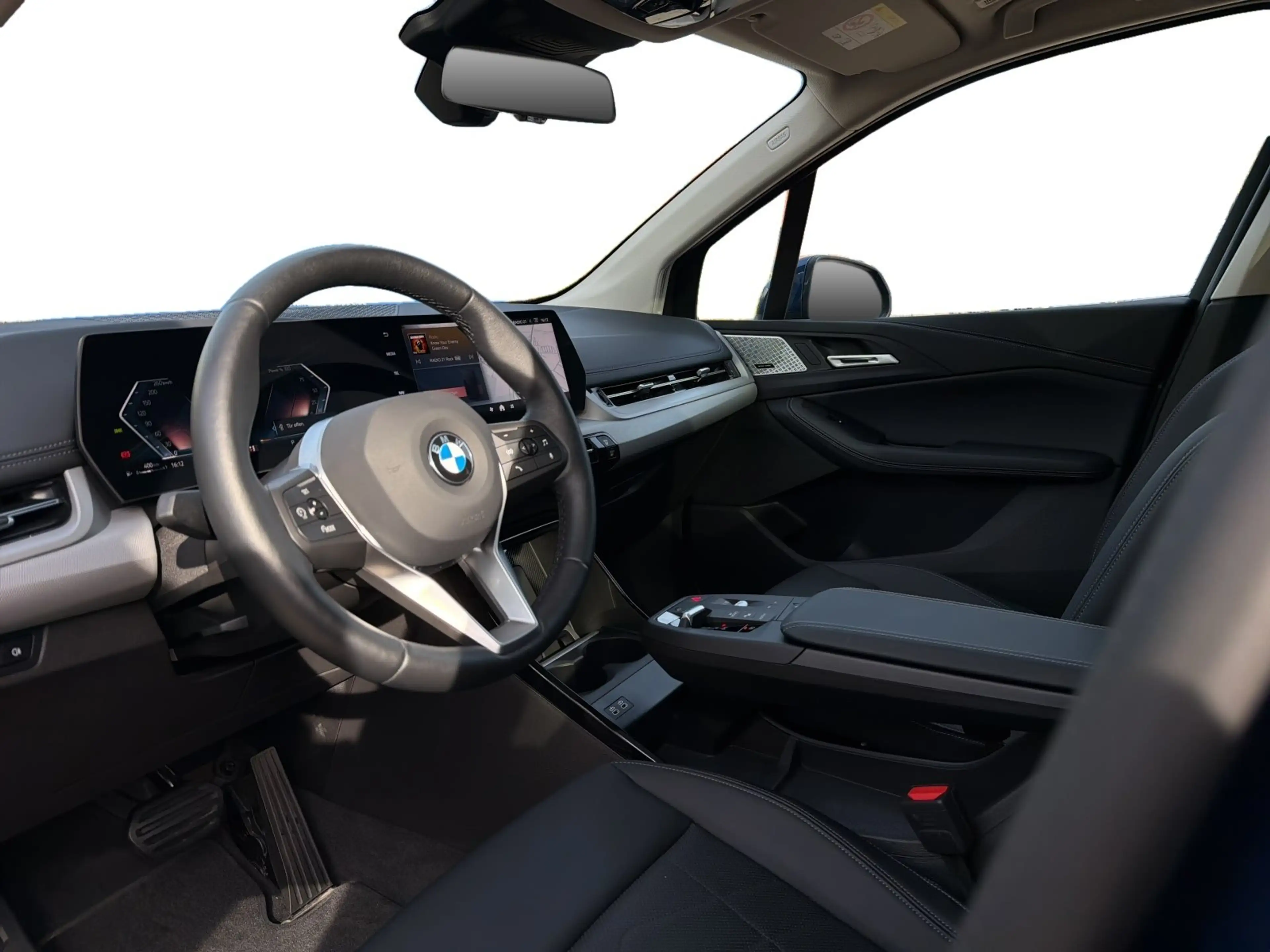BMW 220 i Active Tourer AHK PANO RFK HIFI LED SHZ DAB — photo 14