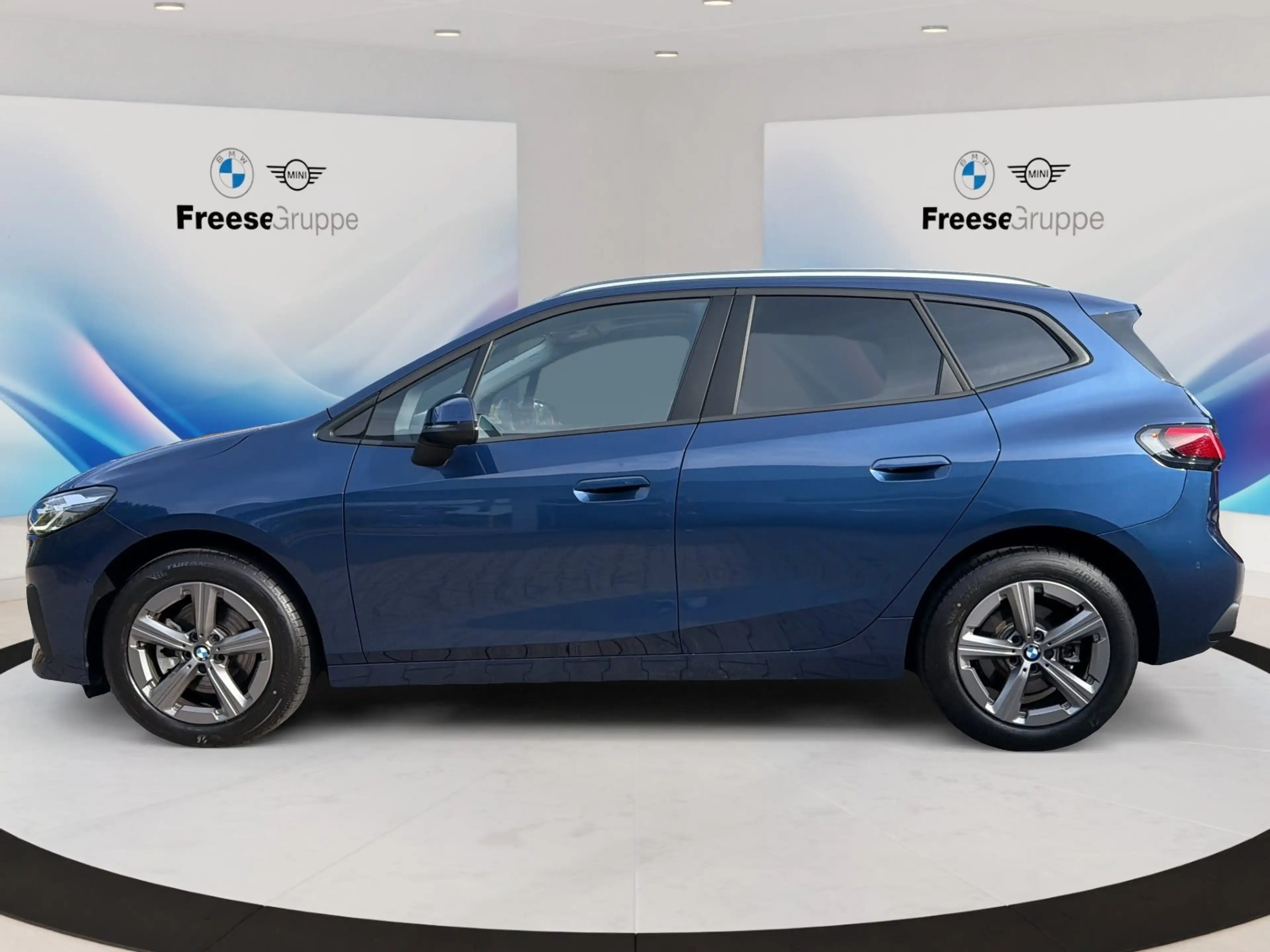 BMW 220 i Active Tourer AHK PANO RFK HIFI LED SHZ DAB — photo 3