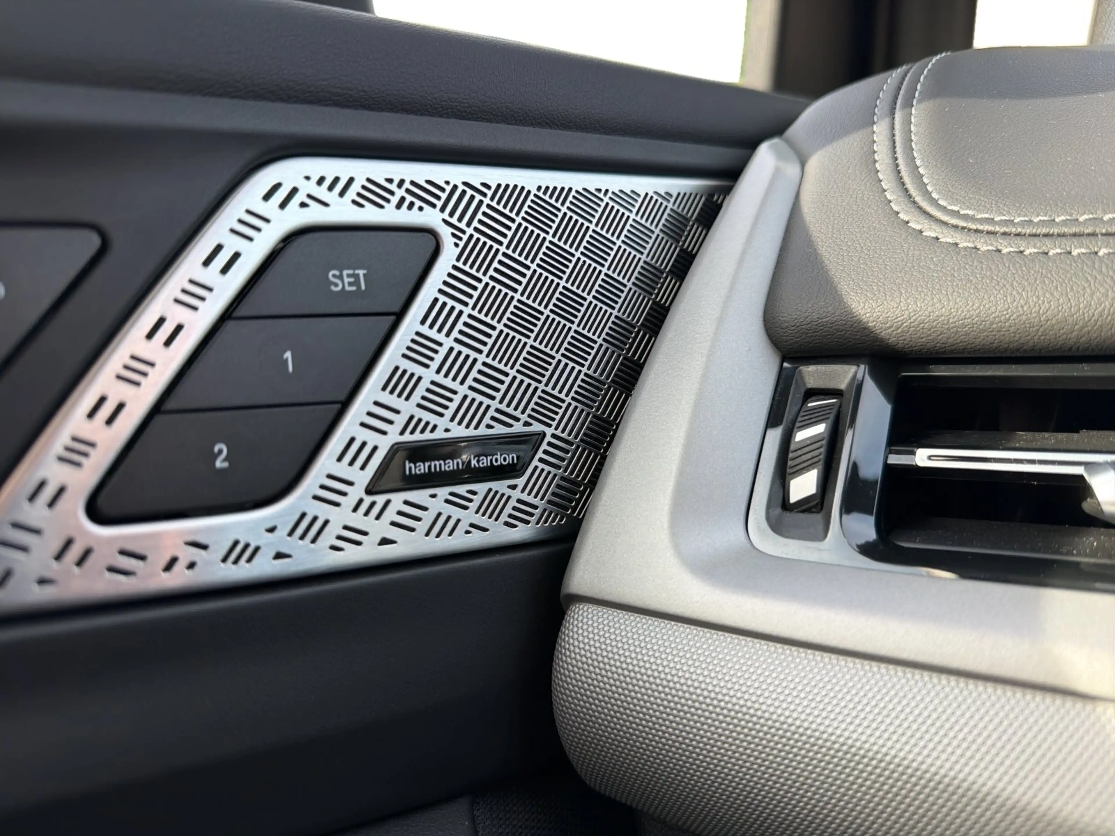 BMW 220 i Active Tourer AHK PANO RFK HIFI LED SHZ DAB — photo 22