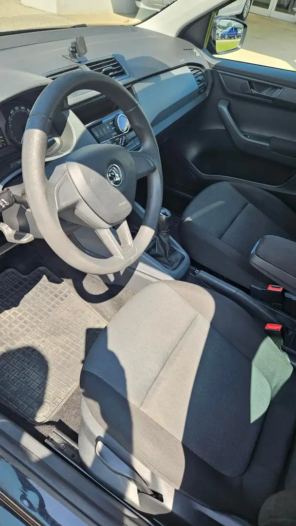 Skoda Fabia 25 Schwarz - 2