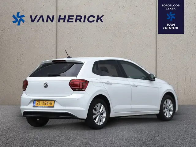 Volkswagen Polo view 4