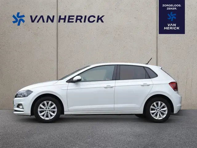 Volkswagen Polo view 2
