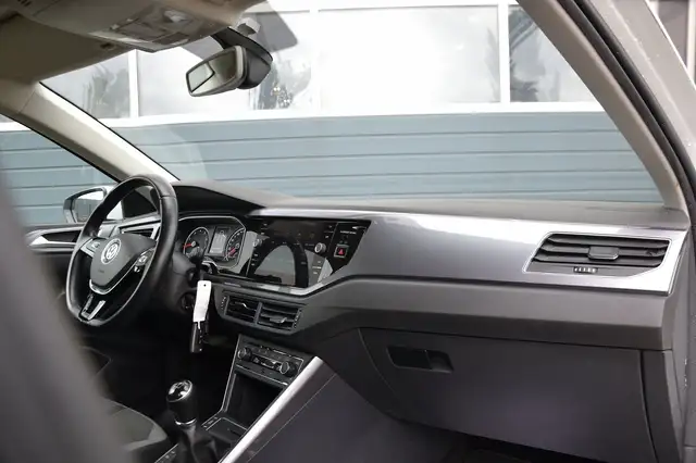 Volkswagen Polo view 9