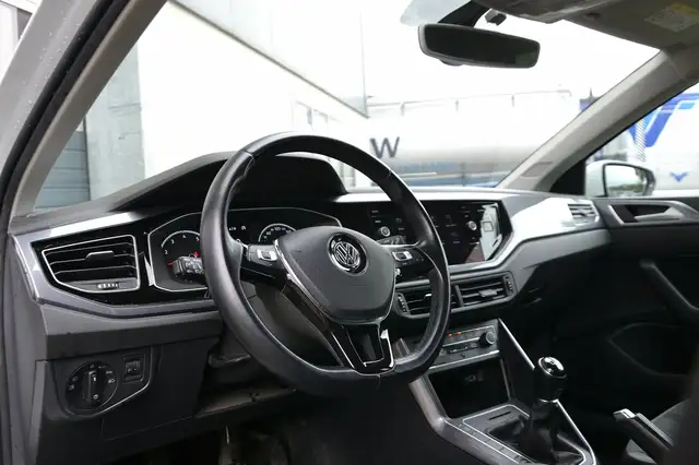 Volkswagen Polo view 5