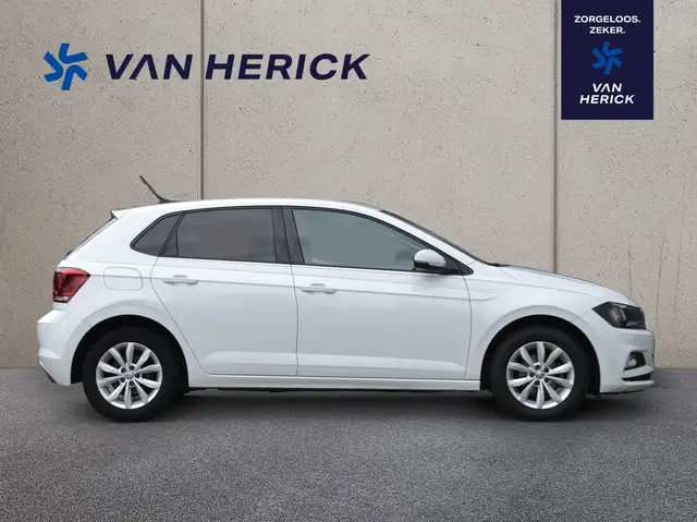 Volkswagen Polo view 3