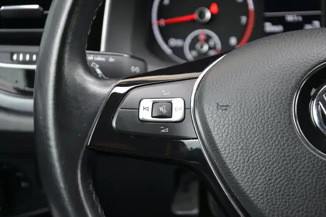 Volkswagen Polo view 11