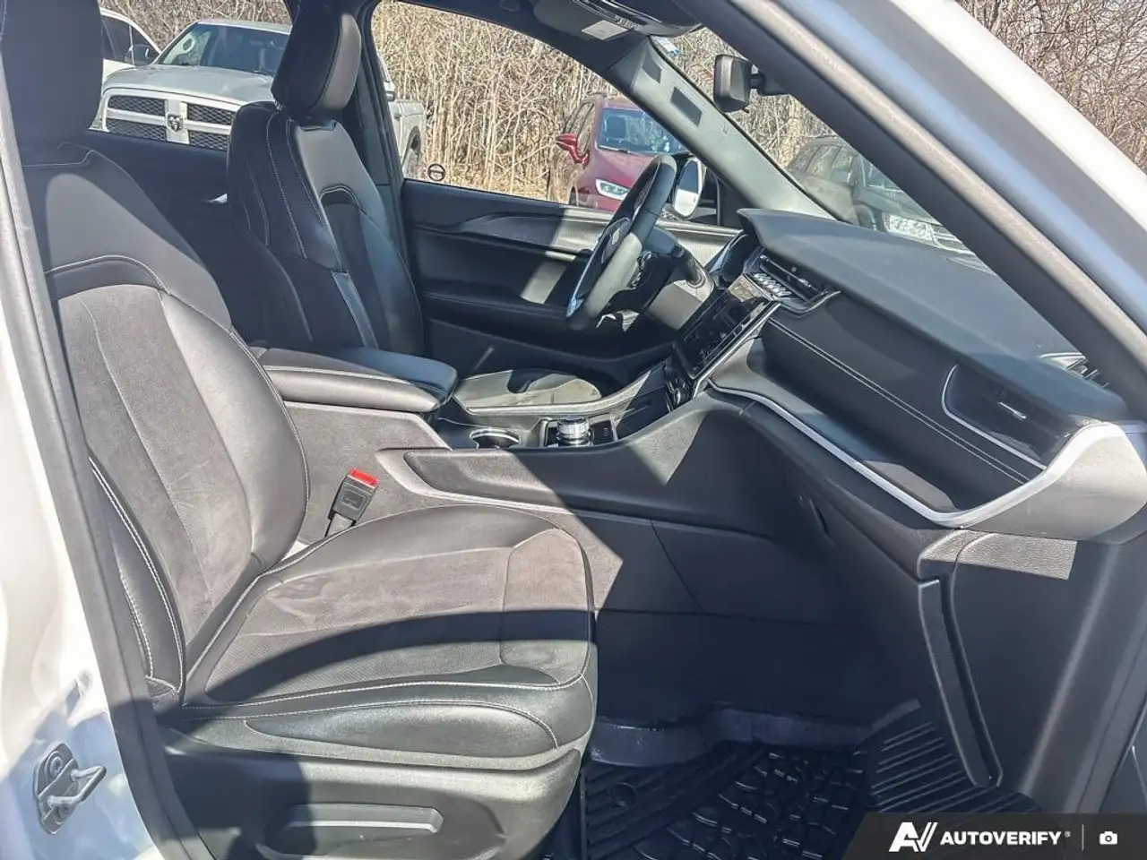 Jeep Grand Cherokee снимка Jeep Grand Cherokee
