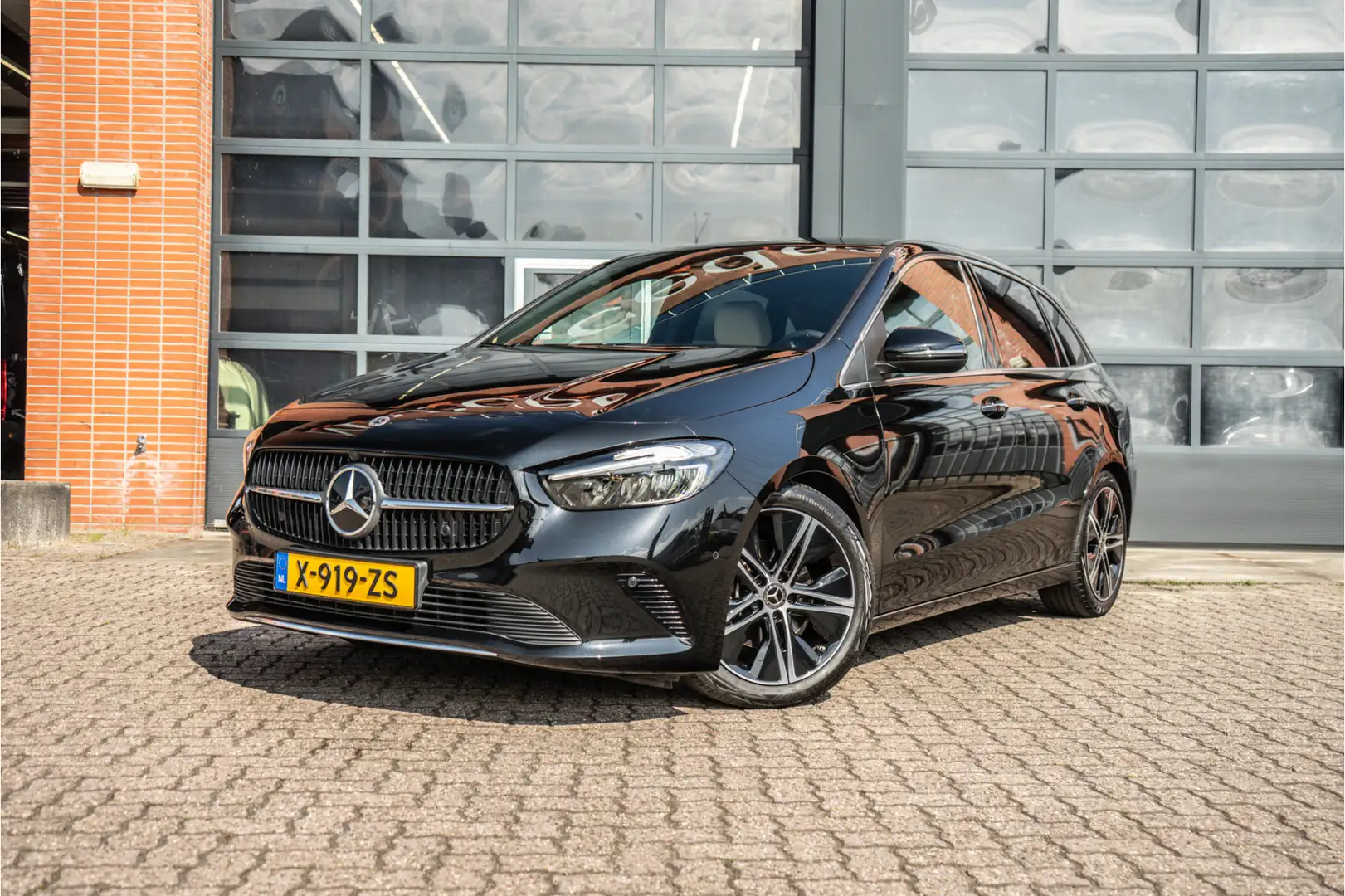 Mercedes-Benz B 180 B Luxury Line | Trekhaak | Sfeerverlichting | Wint Negro - 2