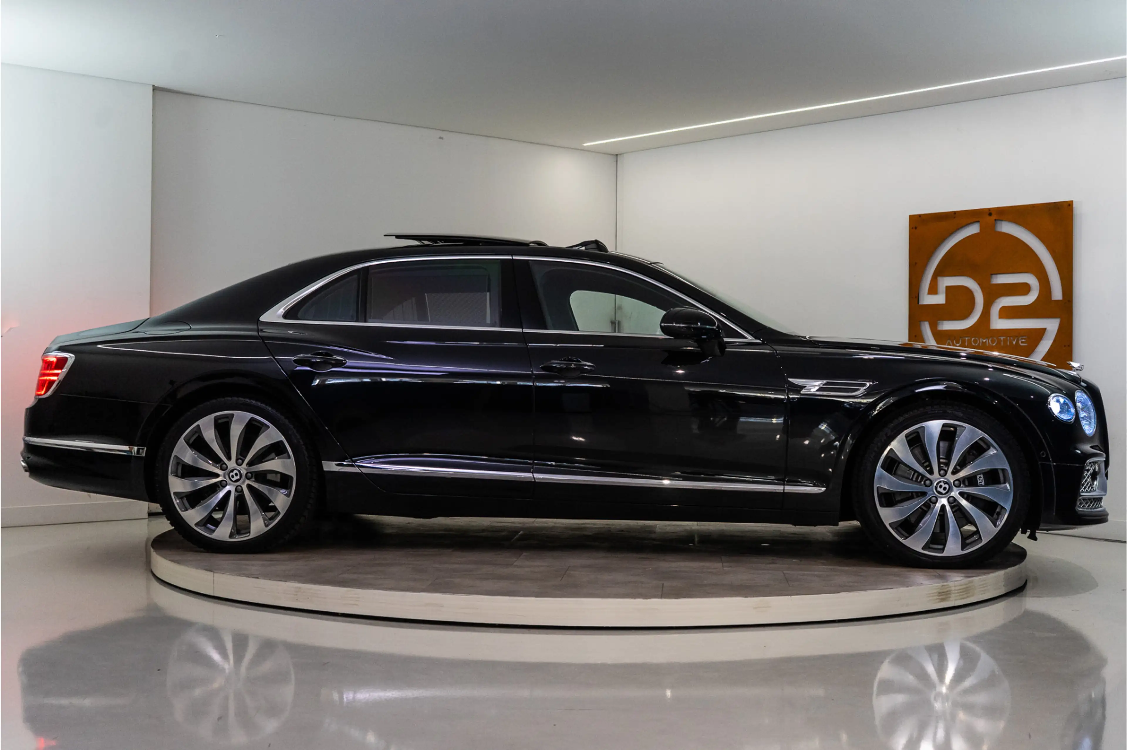 Bentley Flying Spur 2.9 V6 Hybrid Mulliner 544PK | Pano | B&O | Night — photo 6