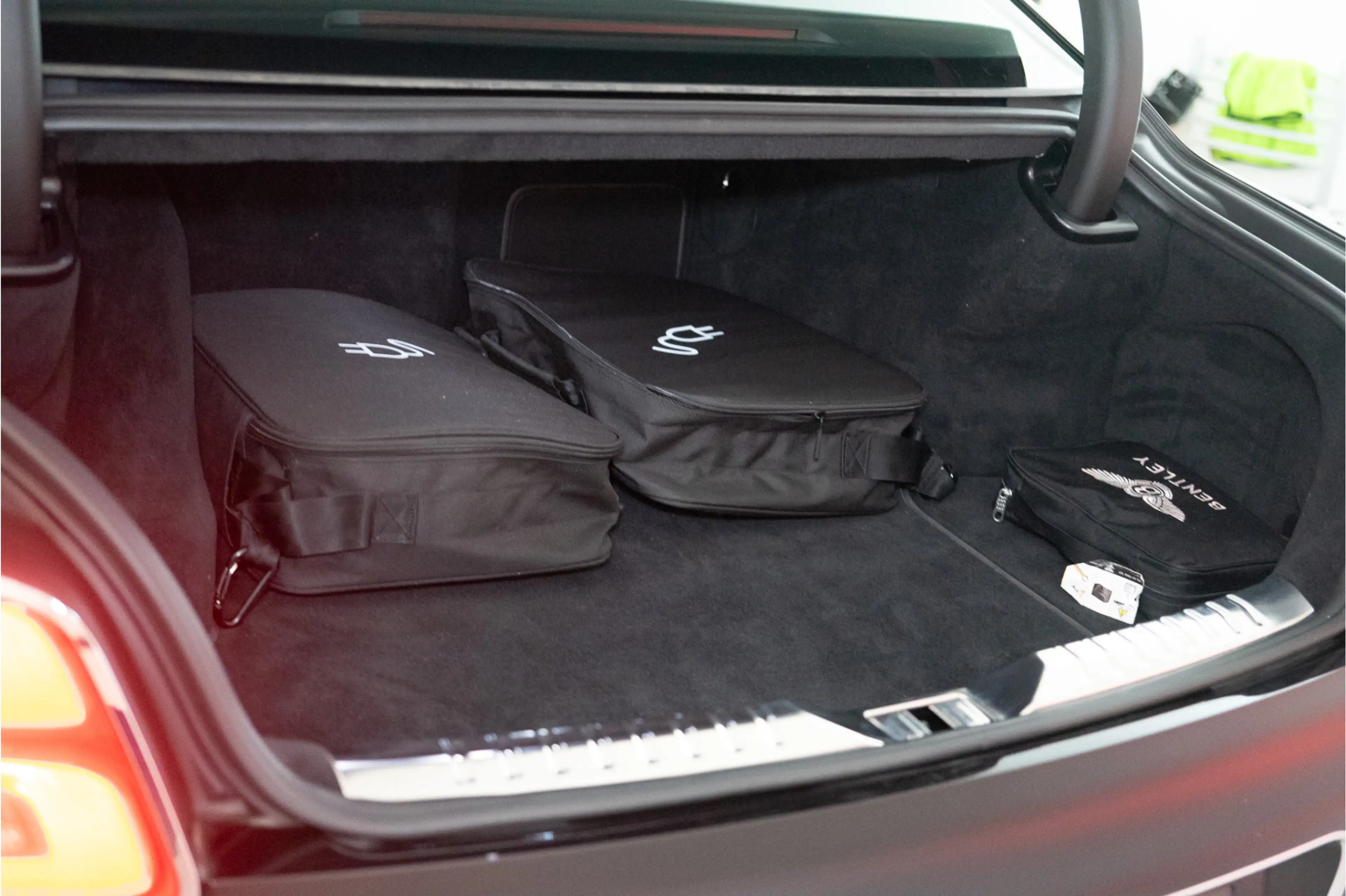 Bentley Flying Spur 2.9 V6 Hybrid Mulliner 544PK | Pano | B&O | Night — photo 21