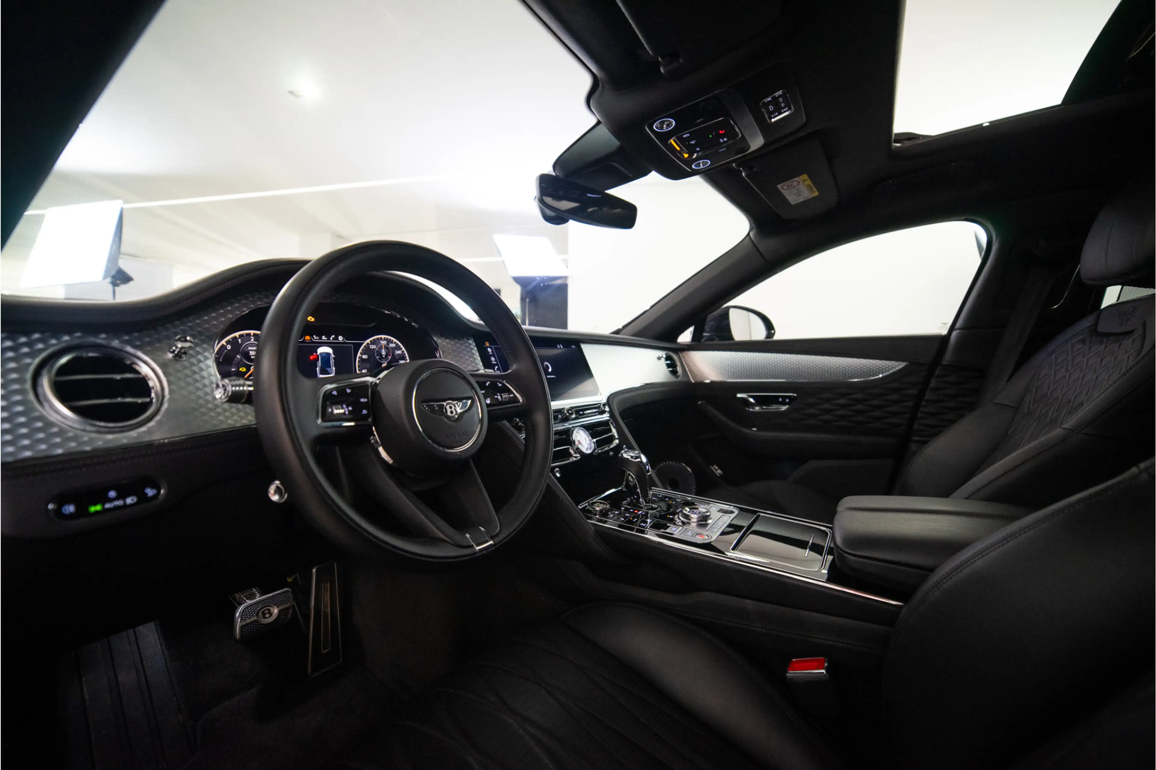 Bentley Flying Spur 2.9 V6 Hybrid Mulliner 544PK | Pano | B&O | Night — photo 24