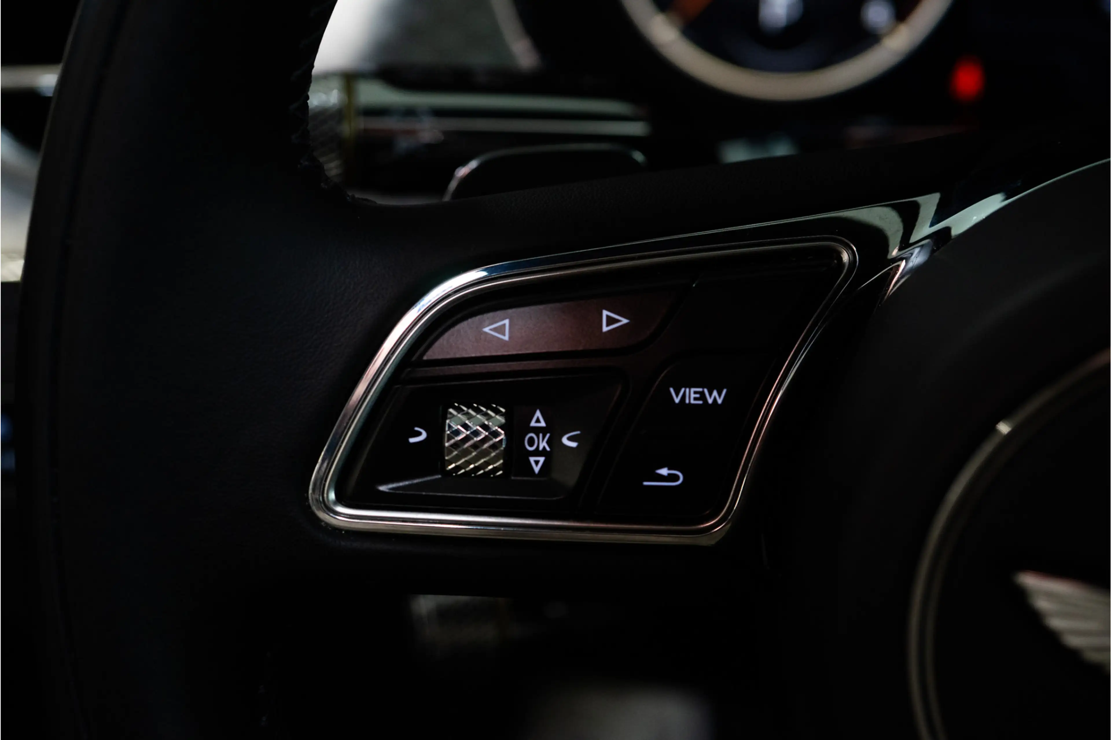 Bentley Flying Spur 2.9 V6 Hybrid Mulliner 544PK | Pano | B&O | Night — photo 37
