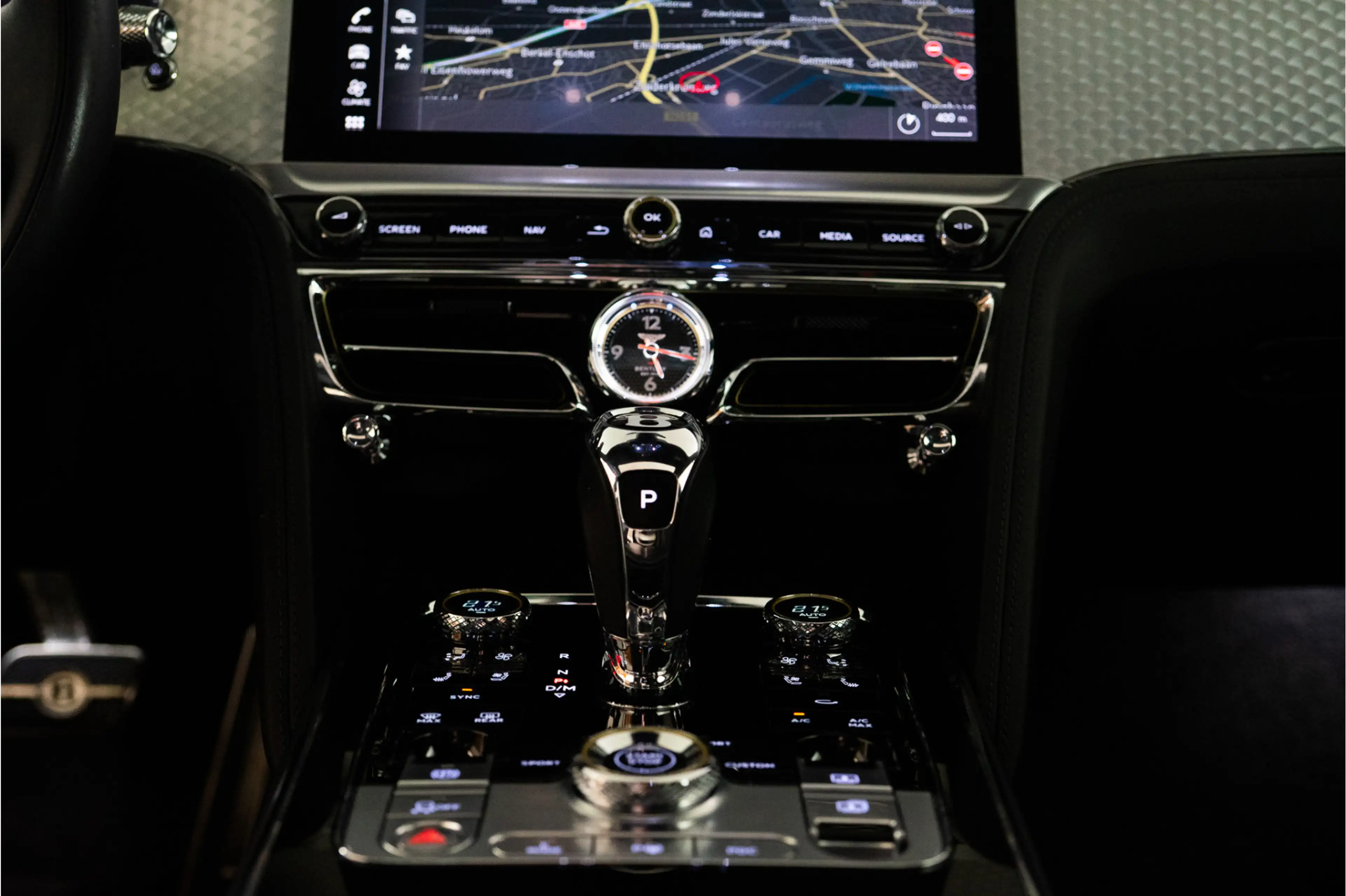 Bentley Flying Spur 2.9 V6 Hybrid Mulliner 544PK | Pano | B&O | Night — photo 48