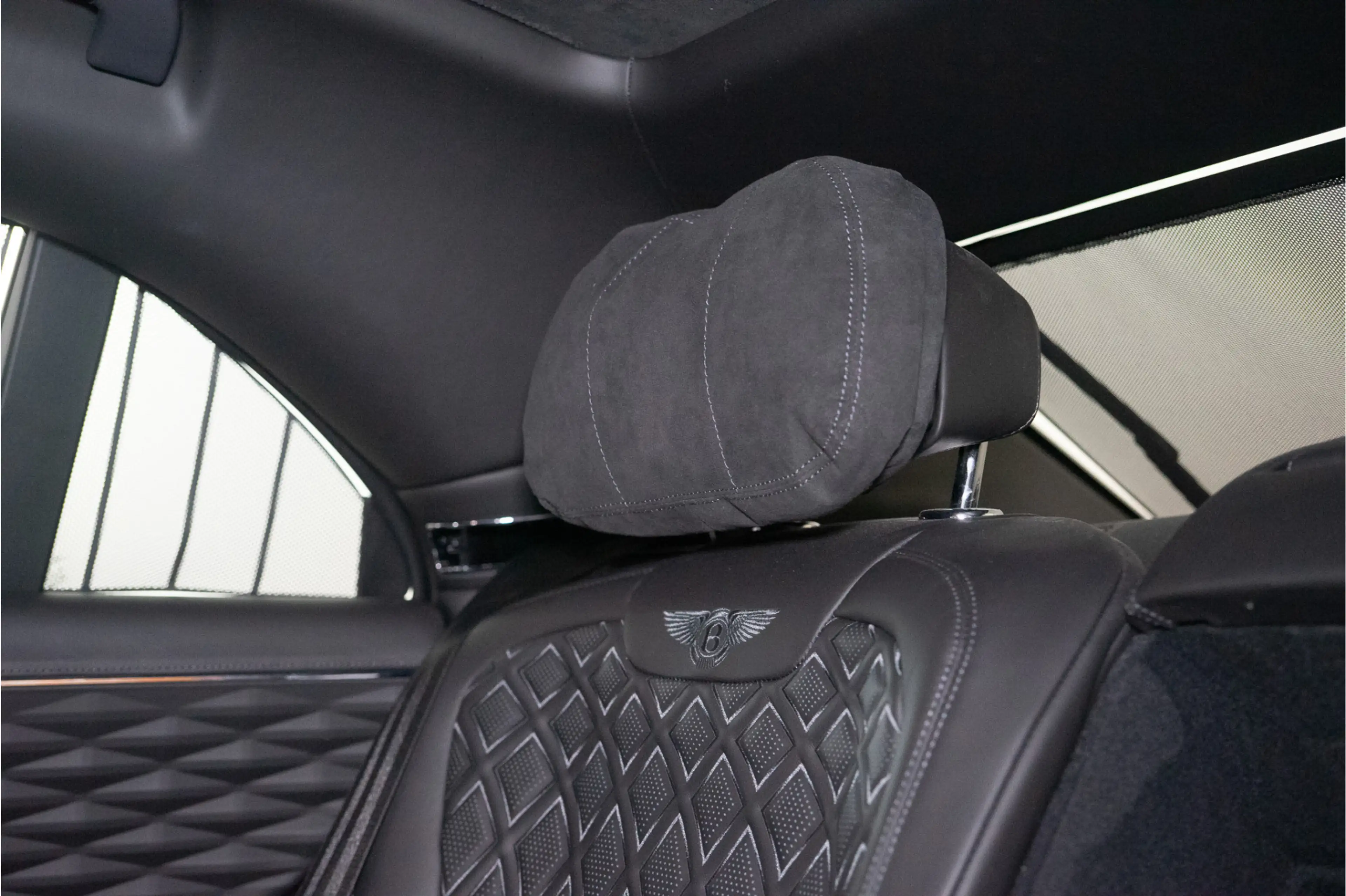 Bentley Flying Spur 2.9 V6 Hybrid Mulliner 544PK | Pano | B&O | Night — photo 35