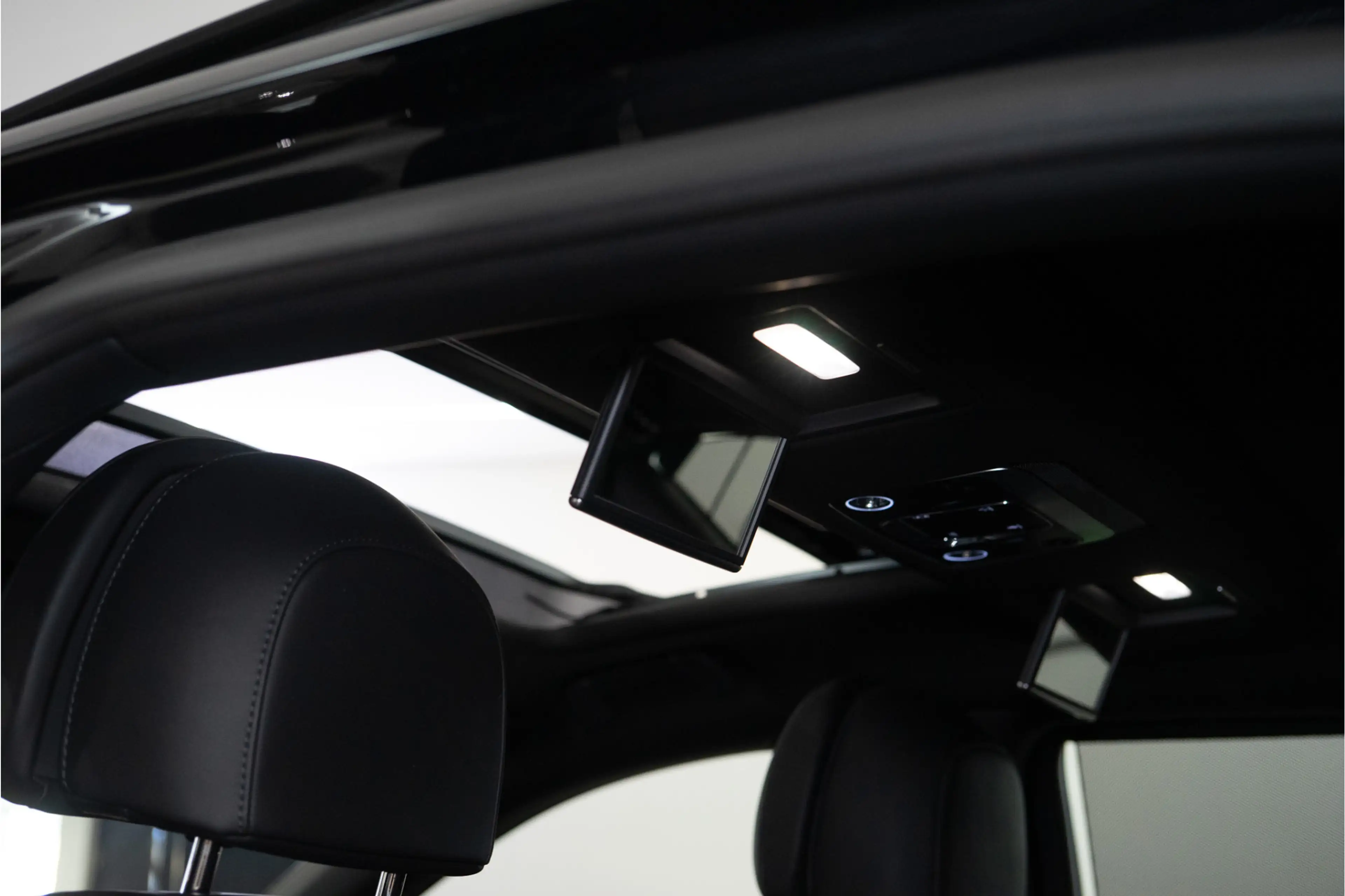 Bentley Flying Spur 2.9 V6 Hybrid Mulliner 544PK | Pano | B&O | Night — photo 33