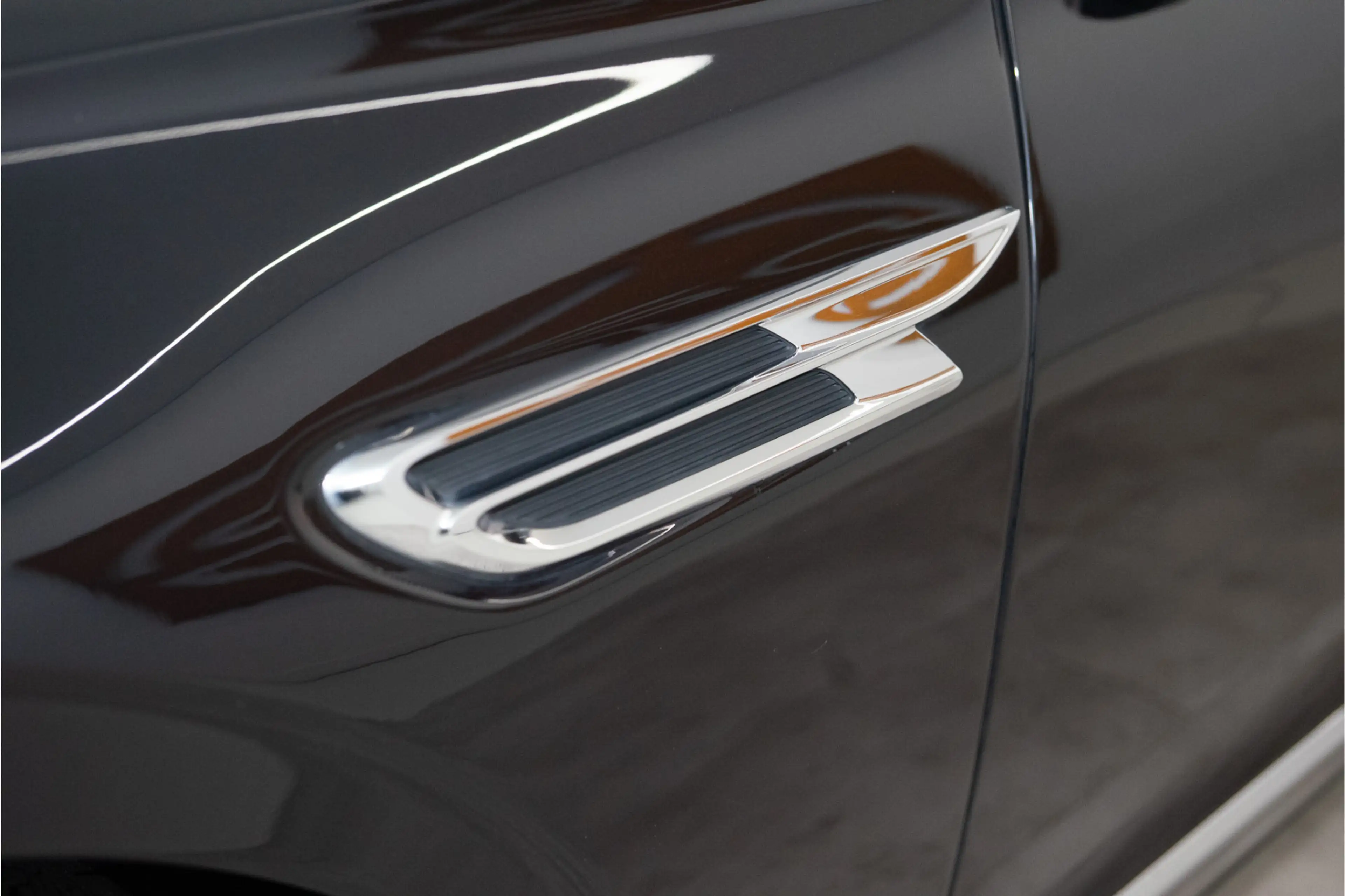 Bentley Flying Spur 2.9 V6 Hybrid Mulliner 544PK | Pano | B&O | Night — photo 18