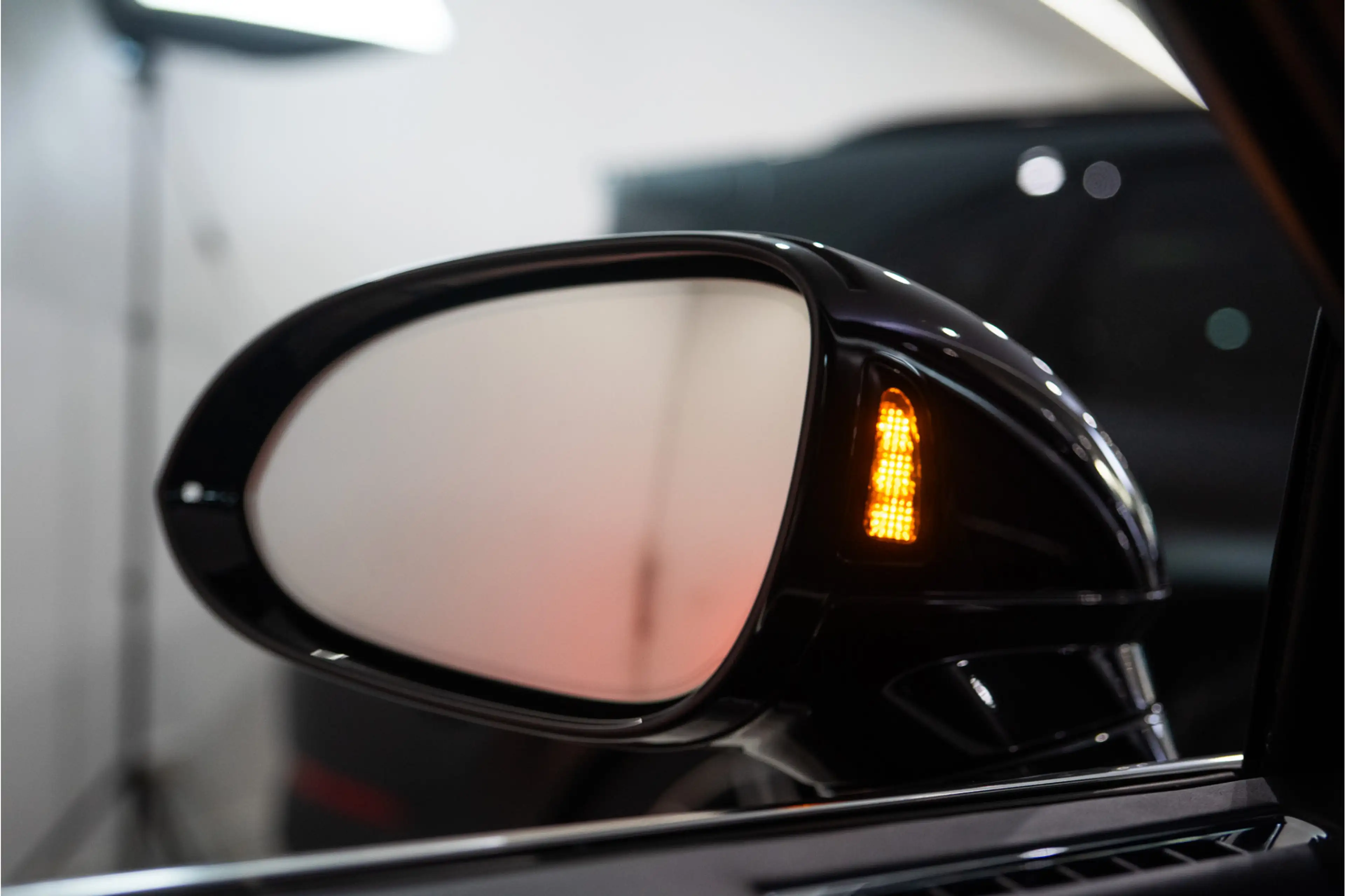 Bentley Flying Spur 2.9 V6 Hybrid Mulliner 544PK | Pano | B&O | Night — photo 17