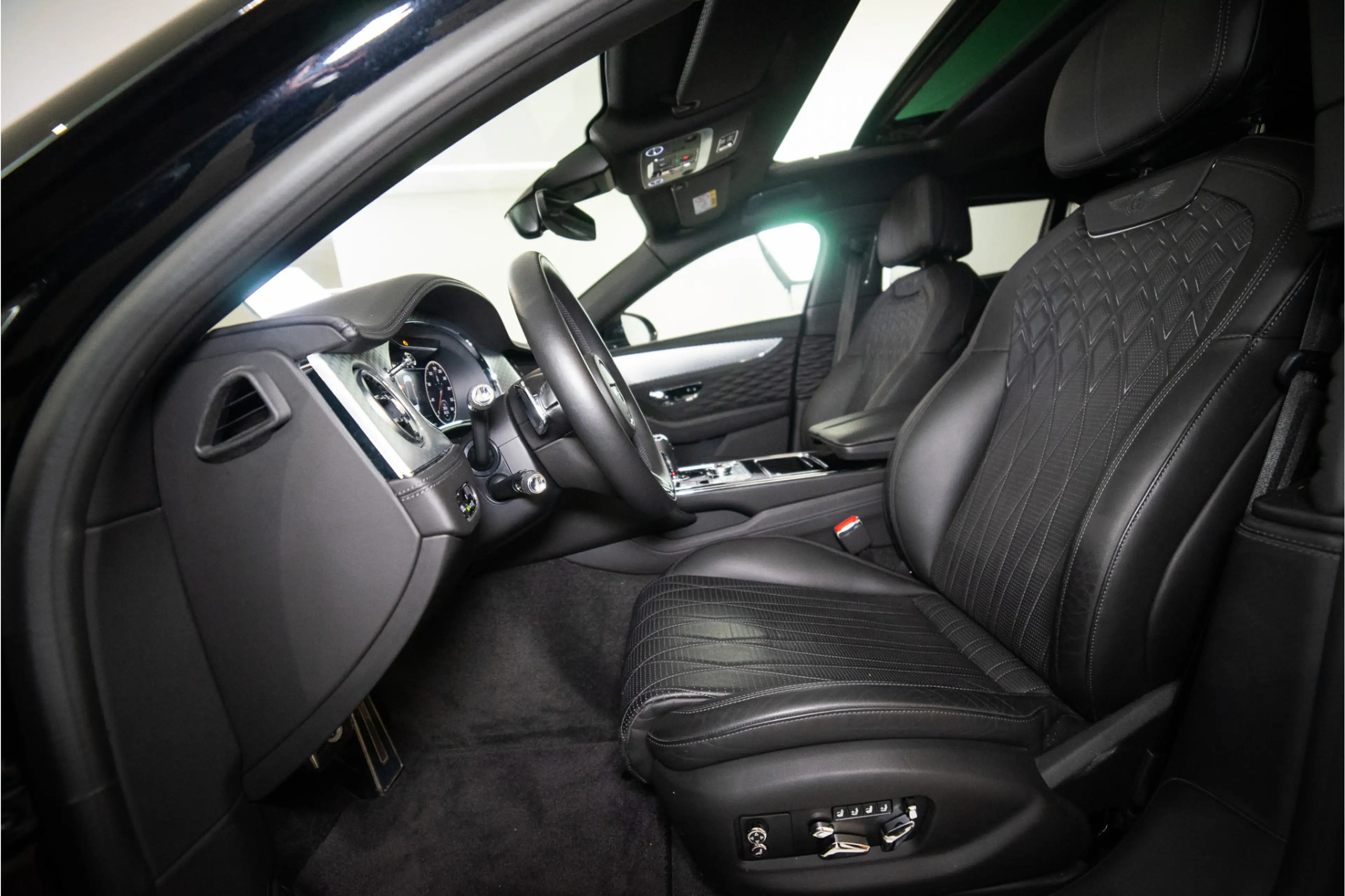 Bentley Flying Spur 2.9 V6 Hybrid Mulliner 544PK | Pano | B&O | Night — photo 28