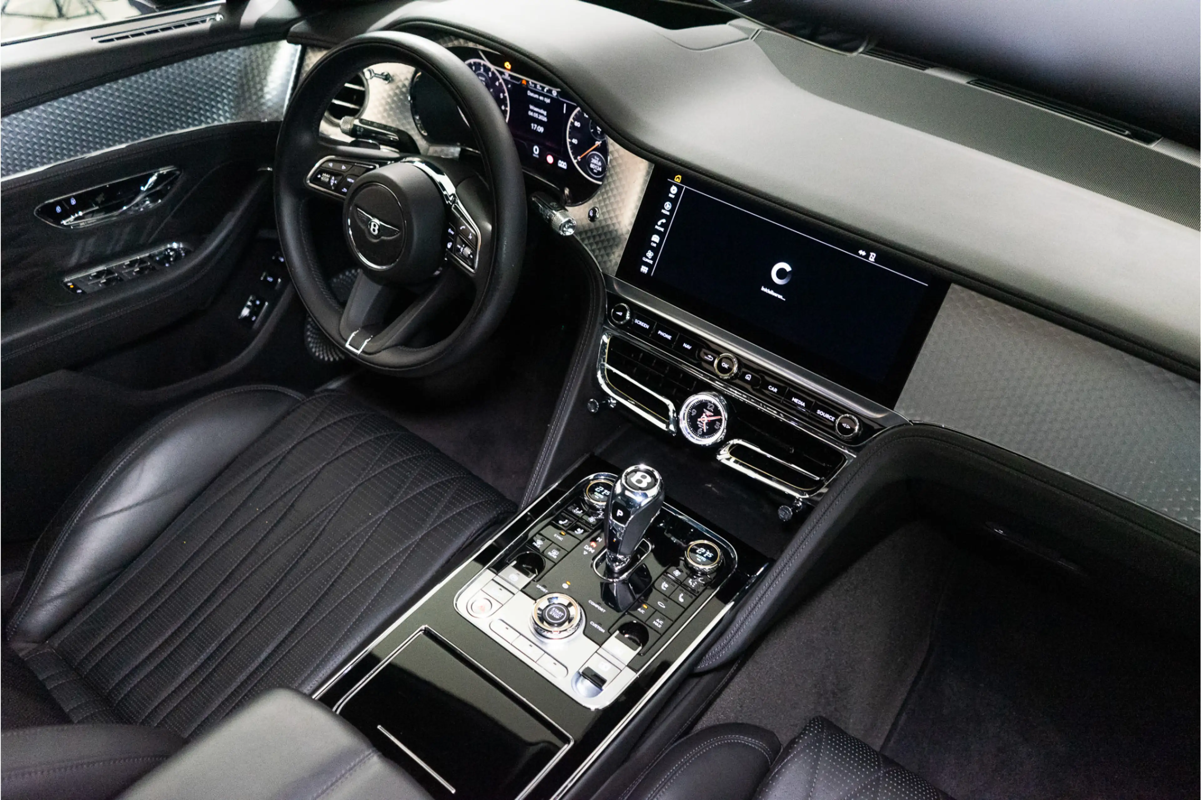 Bentley Flying Spur 2.9 V6 Hybrid Mulliner 544PK | Pano | B&O | Night — photo 23