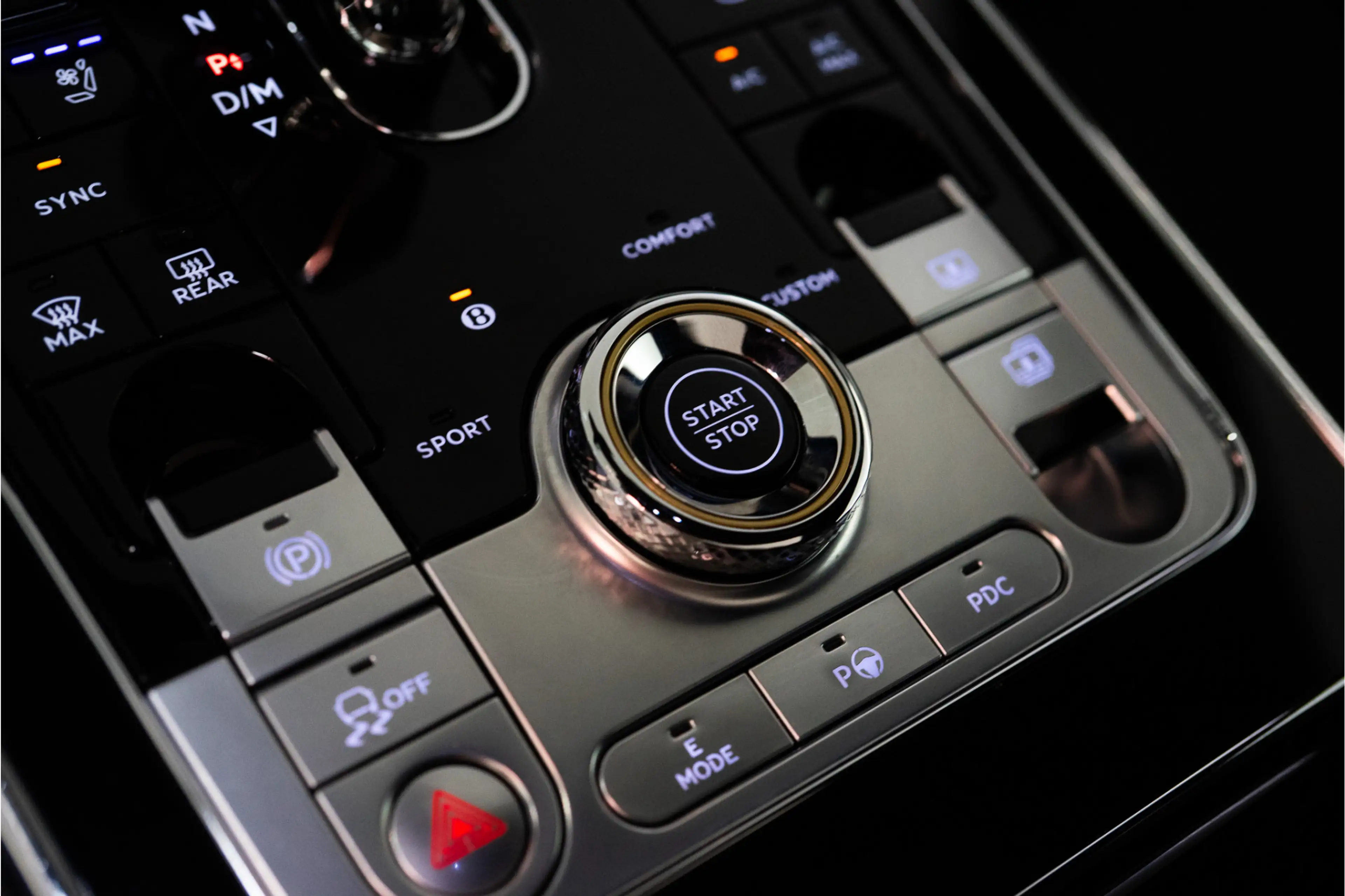 Bentley Flying Spur 2.9 V6 Hybrid Mulliner 544PK | Pano | B&O | Night — photo 50