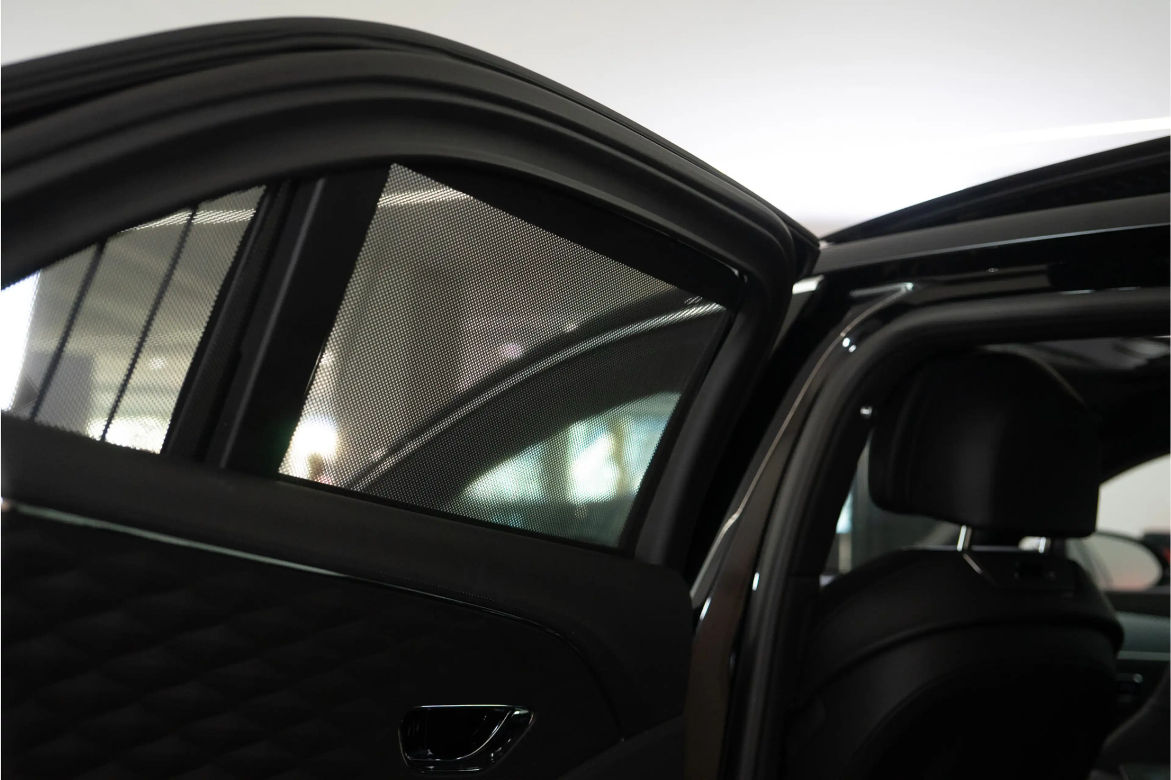 Bentley Flying Spur 2.9 V6 Hybrid Mulliner 544PK | Pano | B&O | Night — photo 30