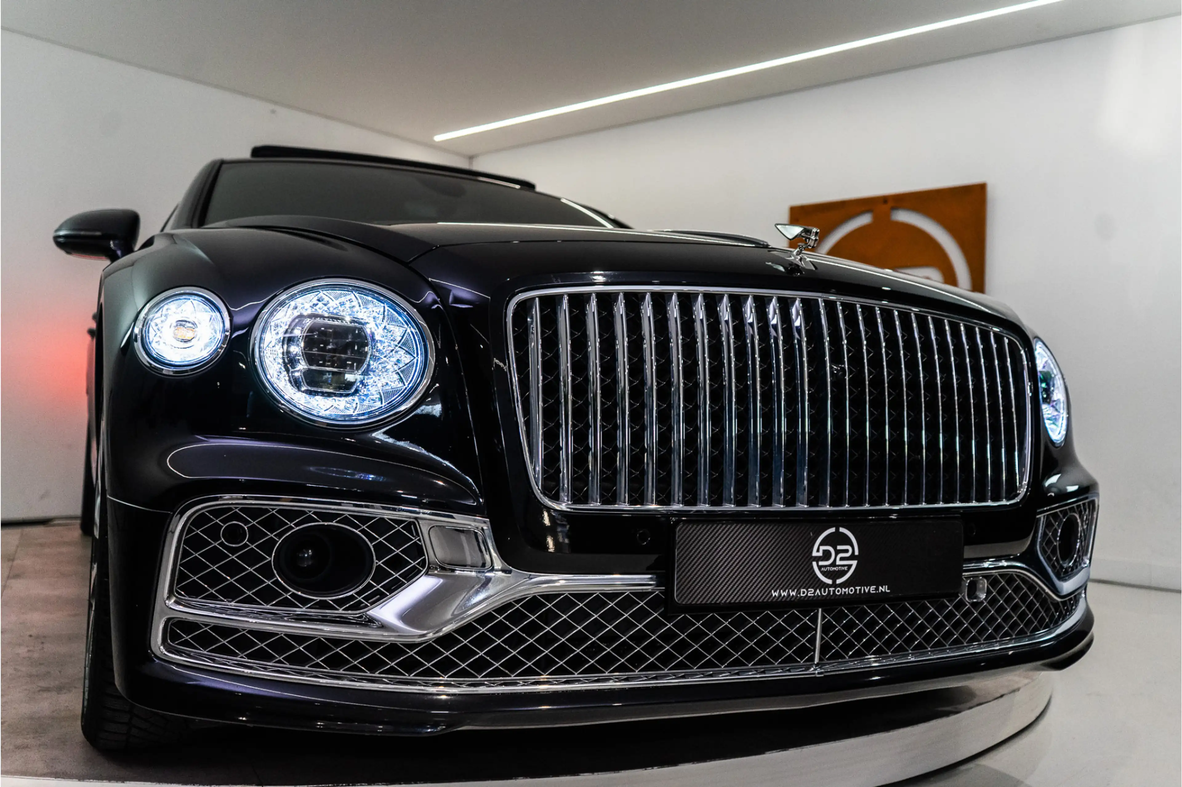 Bentley Flying Spur 2.9 V6 Hybrid Mulliner 544PK | Pano | B&O | Night — photo 10