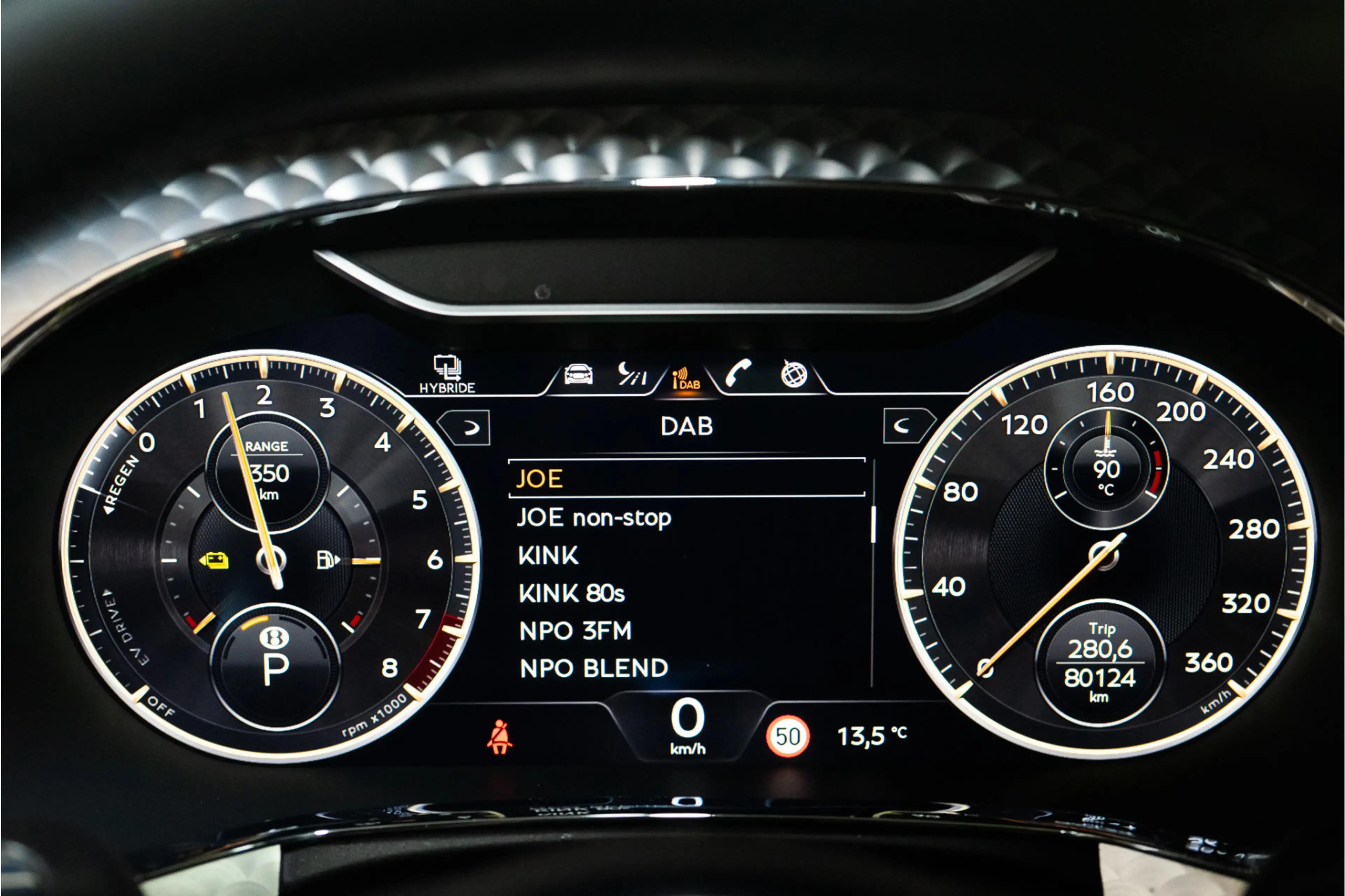 Bentley Flying Spur 2.9 V6 Hybrid Mulliner 544PK | Pano | B&O | Night — photo 40